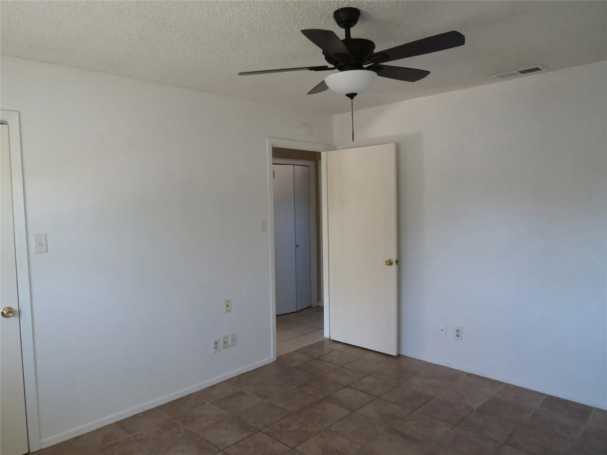 Duplex For Rent in Denton County , 2500 Bowling Green Street B, Denton, Texas 76201, 2 Bedroom, 2 Bathroom, Garage spaces, 1,311 Sqft, built in 1975, mls#21407400, Real Estate Agent in Denton, Homes For Rent in Denton county, Homes For Rent in Denton, Realtor in Denton Texas, Real Estate Brokerage Independent Realty Texas, Luminita Cordes Realtor