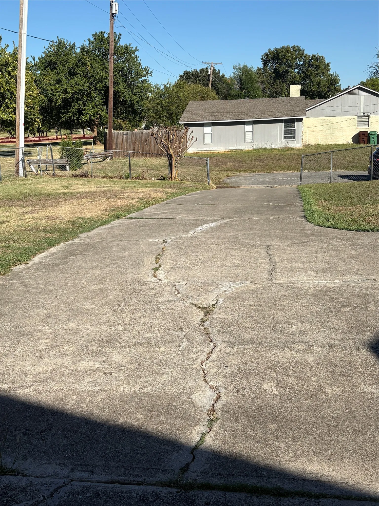 Duplex For Rent in Denton County , 2500 Bowling Green Street B, Denton, Texas 76201, 2 Bedroom, 2 Bathroom, Garage spaces, 1,311 Sqft, built in 1975, mls#21407400, Real Estate Agent in Denton, Homes For Rent in Denton county, Homes For Rent in Denton, Realtor in Denton Texas, Real Estate Brokerage Independent Realty Texas, Luminita Cordes Realtor