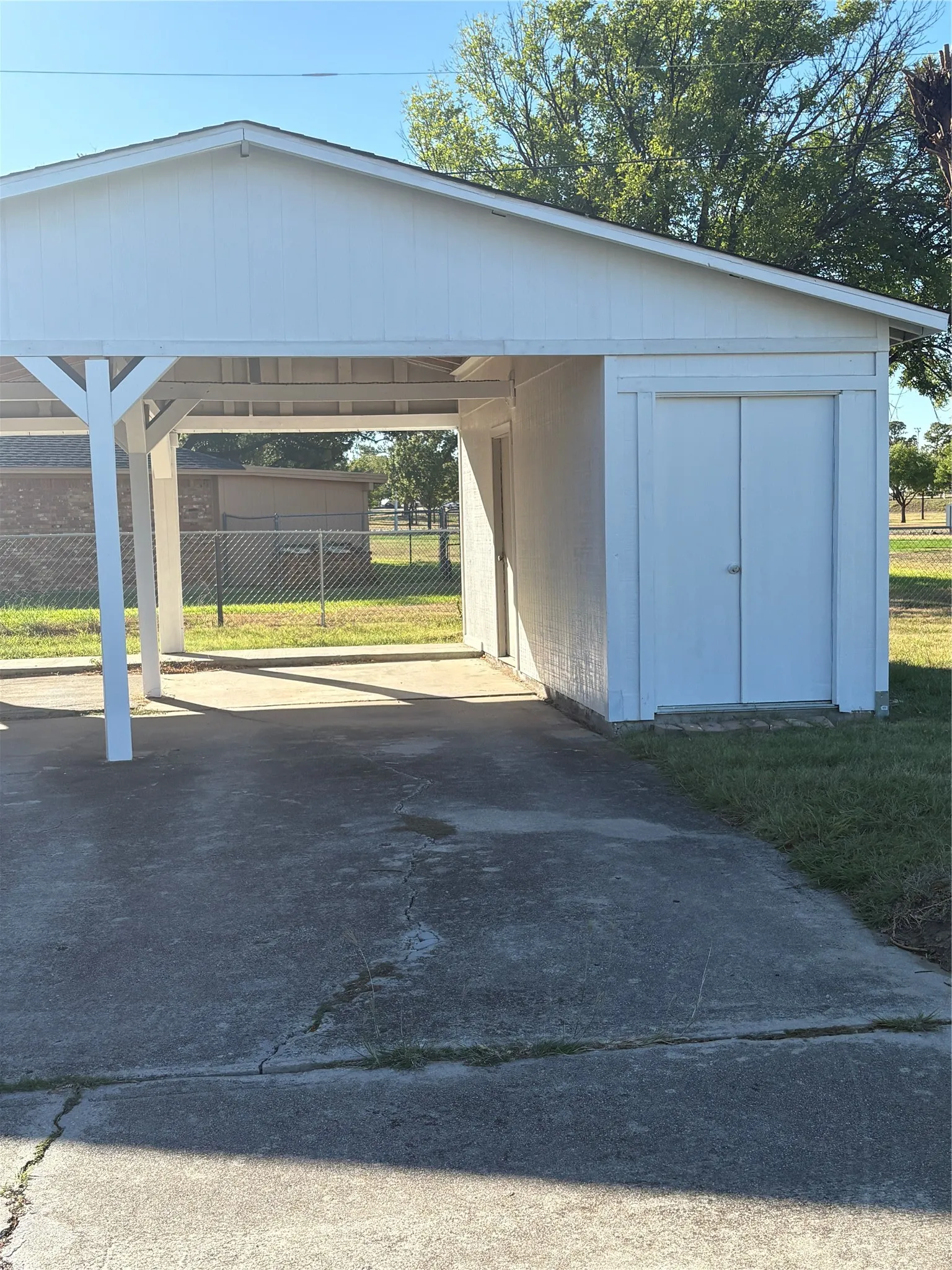 Duplex For Rent in Denton County , 2500 Bowling Green Street B, Denton, Texas 76201, 2 Bedroom, 2 Bathroom, Garage spaces, 1,311 Sqft, built in 1975, mls#21407400, Real Estate Agent in Denton, Homes For Rent in Denton county, Homes For Rent in Denton, Realtor in Denton Texas, Real Estate Brokerage Independent Realty Texas, Luminita Cordes Realtor
