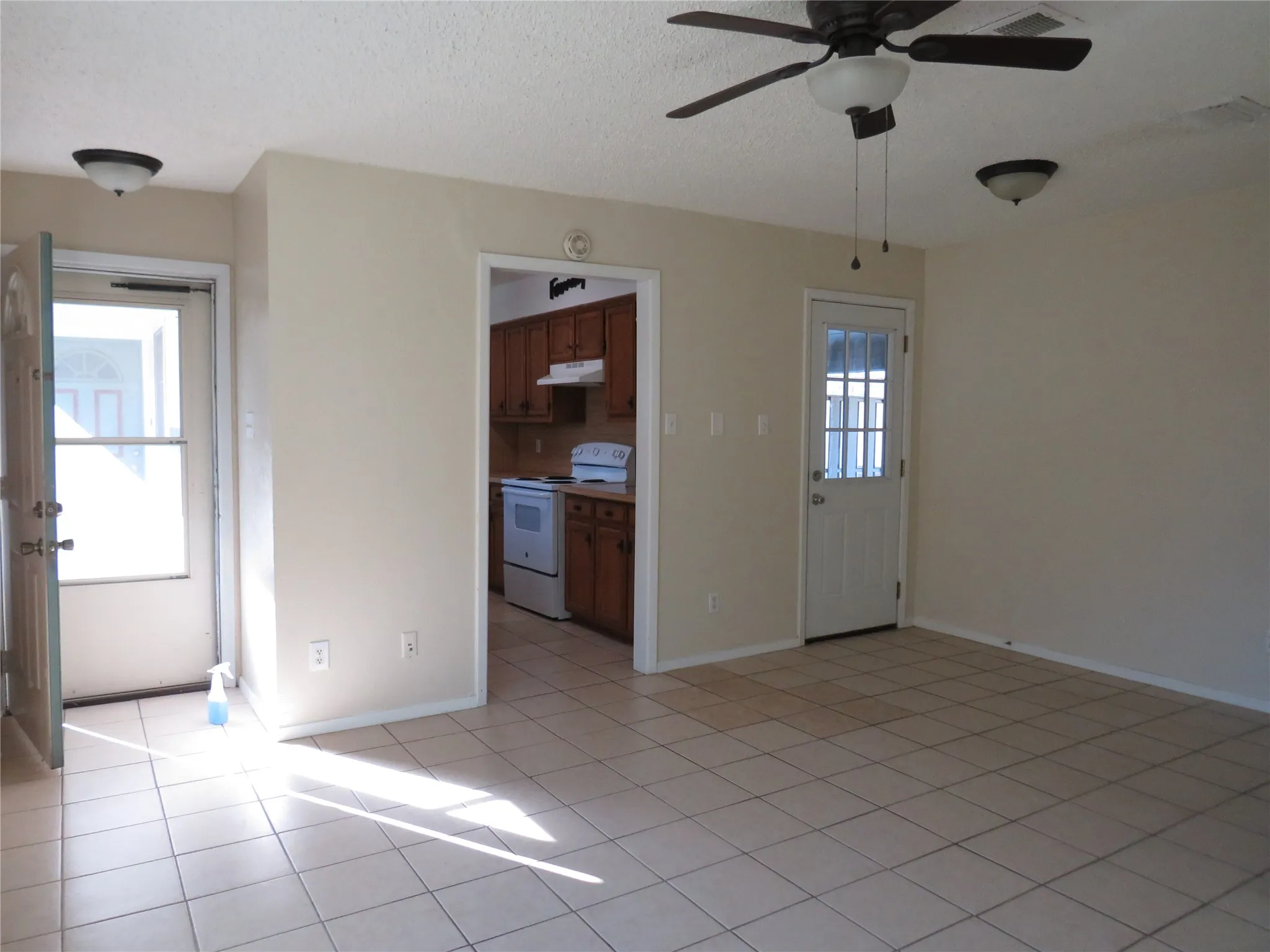 Duplex For Rent in Denton County , 2500 Bowling Green Street B, Denton, Texas 76201, 2 Bedroom, 2 Bathroom, Garage spaces, 1,311 Sqft, built in 1975, mls#21407400, Real Estate Agent in Denton, Homes For Rent in Denton county, Homes For Rent in Denton, Realtor in Denton Texas, Real Estate Brokerage Independent Realty Texas, Luminita Cordes Realtor