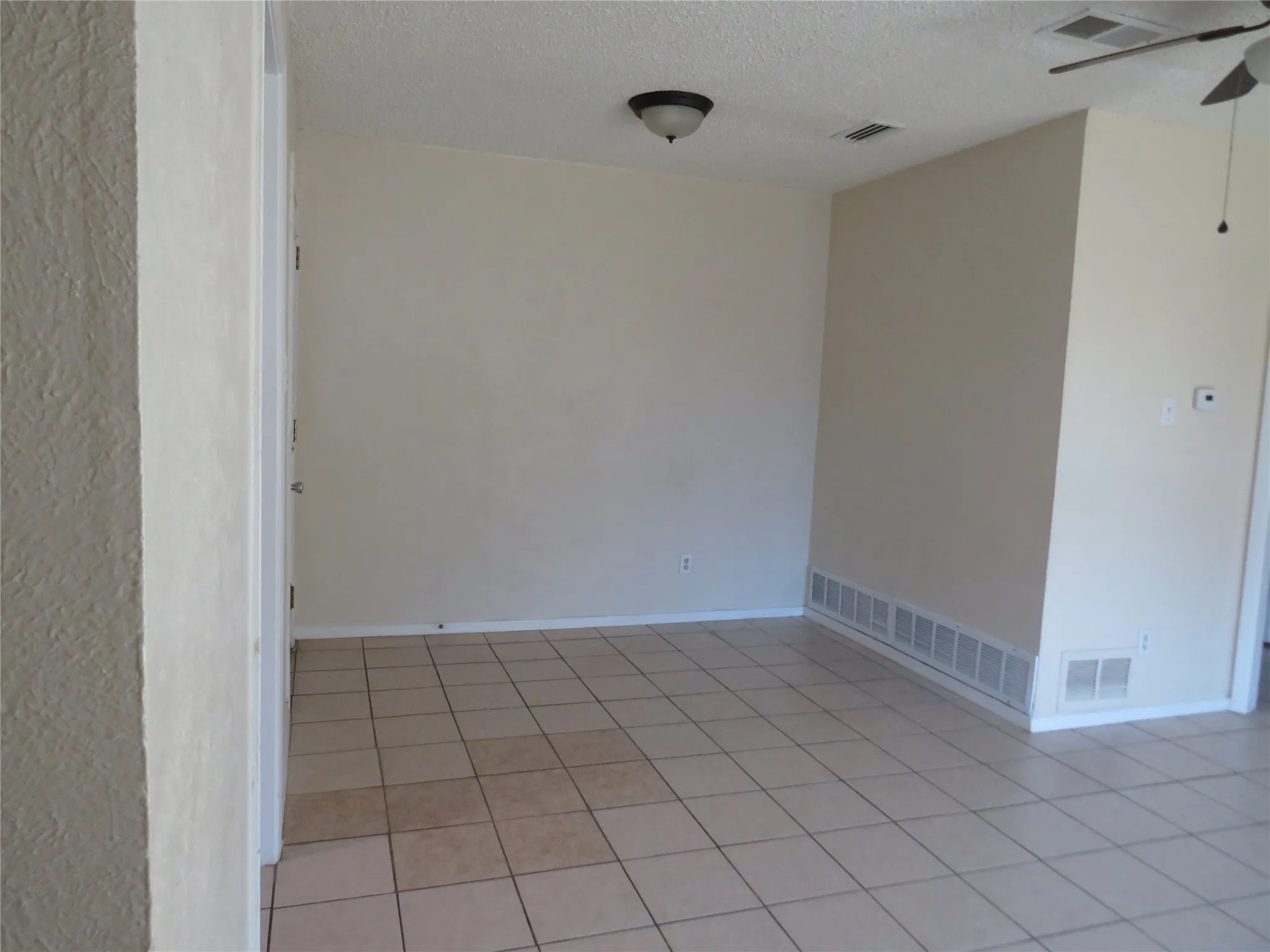 Duplex For Rent in Denton County , 2500 Bowling Green Street B, Denton, Texas 76201, 2 Bedroom, 2 Bathroom, Garage spaces, 1,311 Sqft, built in 1975, mls#21407400, Real Estate Agent in Denton, Homes For Rent in Denton county, Homes For Rent in Denton, Realtor in Denton Texas, Real Estate Brokerage Independent Realty Texas, Luminita Cordes Realtor