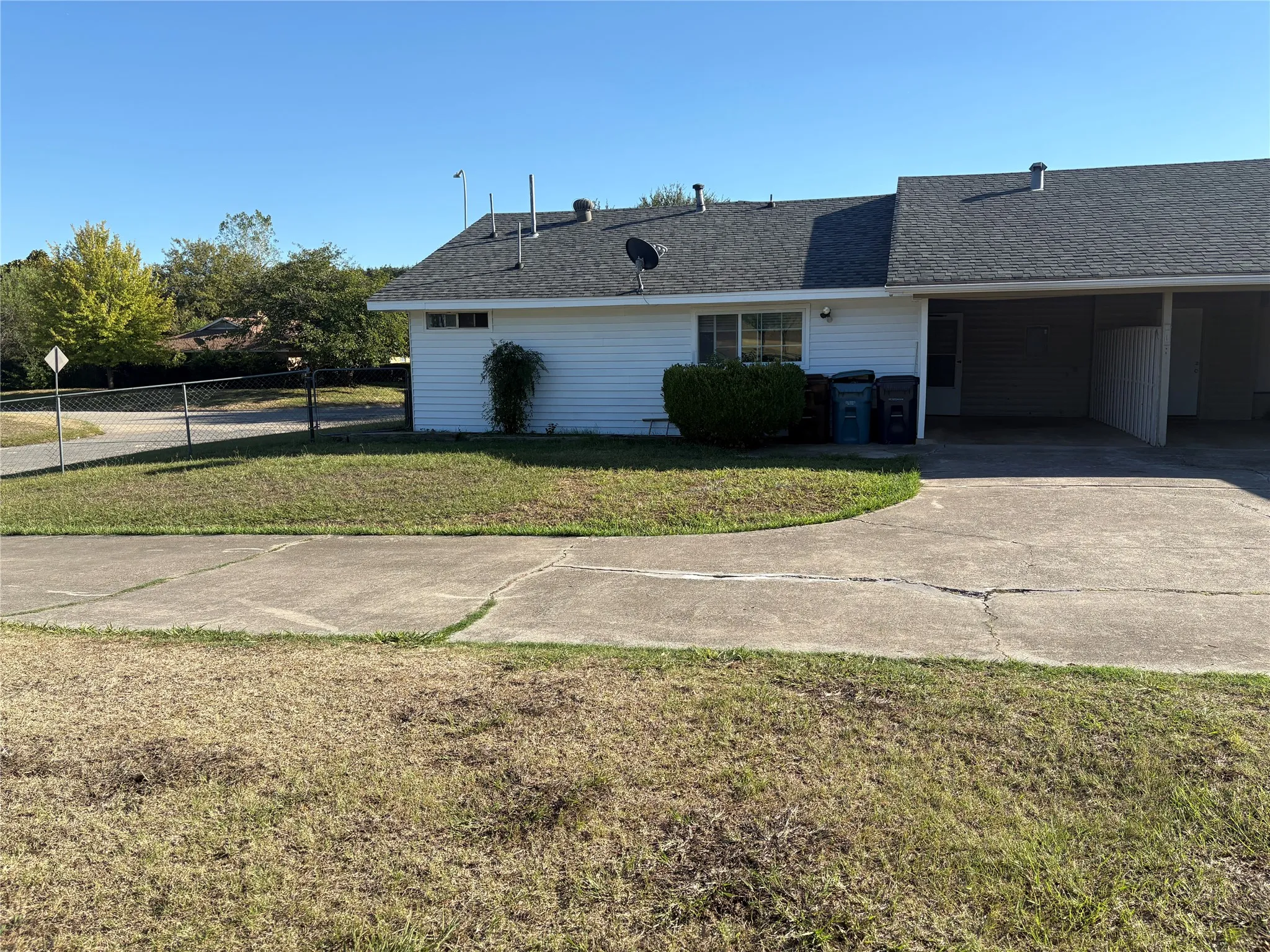 Duplex For Rent in Denton County , 2500 Bowling Green Street B, Denton, Texas 76201, 2 Bedroom, 2 Bathroom, Garage spaces, 1,311 Sqft, built in 1975, mls#21407400, Real Estate Agent in Denton, Homes For Rent in Denton county, Homes For Rent in Denton, Realtor in Denton Texas, Real Estate Brokerage Independent Realty Texas, Luminita Cordes Realtor