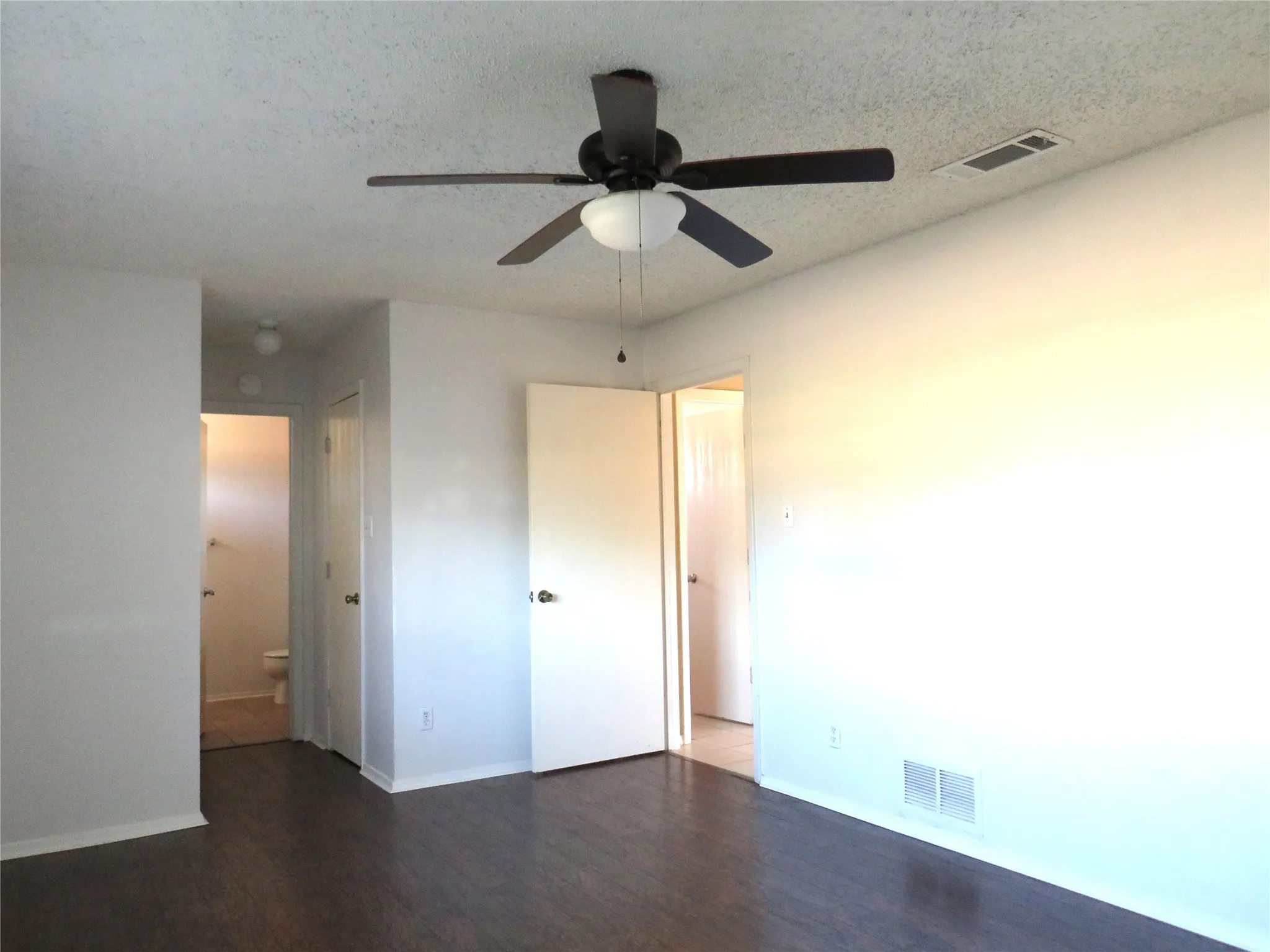 Duplex For Rent in Denton County , 2500 Bowling Green Street B, Denton, Texas 76201, 2 Bedroom, 2 Bathroom, Garage spaces, 1,311 Sqft, built in 1975, mls#21407400, Real Estate Agent in Denton, Homes For Rent in Denton county, Homes For Rent in Denton, Realtor in Denton Texas, Real Estate Brokerage Independent Realty Texas, Luminita Cordes Realtor