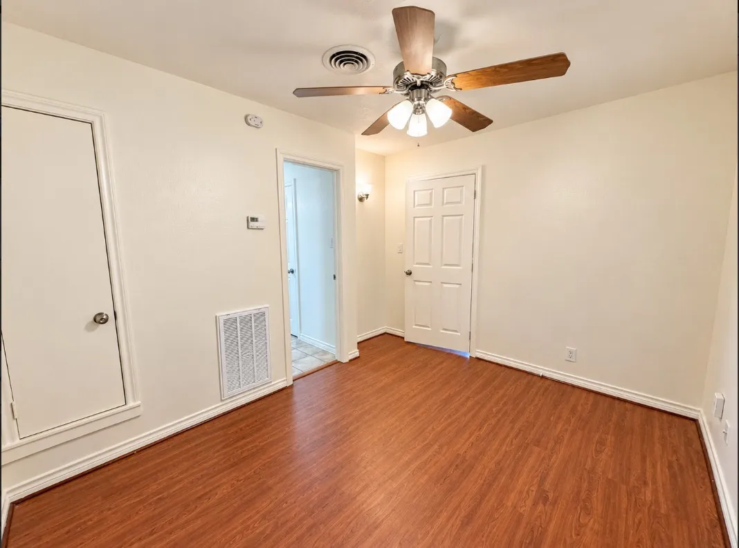 Quadruplex For Rent in Tarrant County , 211 Skyway Drive 8, Euless, Texas 76040, 1 Bedroom, 1 Bathroom, Garage spaces, 530 Sqft, built in 1963, mls#21407297, Real Estate Agent in Euless, Homes For Rent in Tarrant county, Homes For Rent in Euless, Realtor in Euless Texas, Real Estate Brokerage Independent Realty Texas, Luminita Cordes Realtor