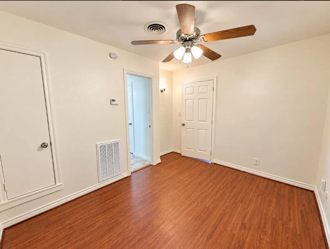 Quadruplex For Rent in Tarrant County , 211 Skyway Drive 8, Euless, Texas 76040, 1 Bedroom, 1 Bathroom, Garage spaces, 530 Sqft, built in 1963, mls#21407297, Real Estate Agent in Euless, Homes For Rent in Tarrant county, Homes For Rent in Euless, Realtor in Euless Texas, Real Estate Brokerage Independent Realty Texas, Luminita Cordes Realtor