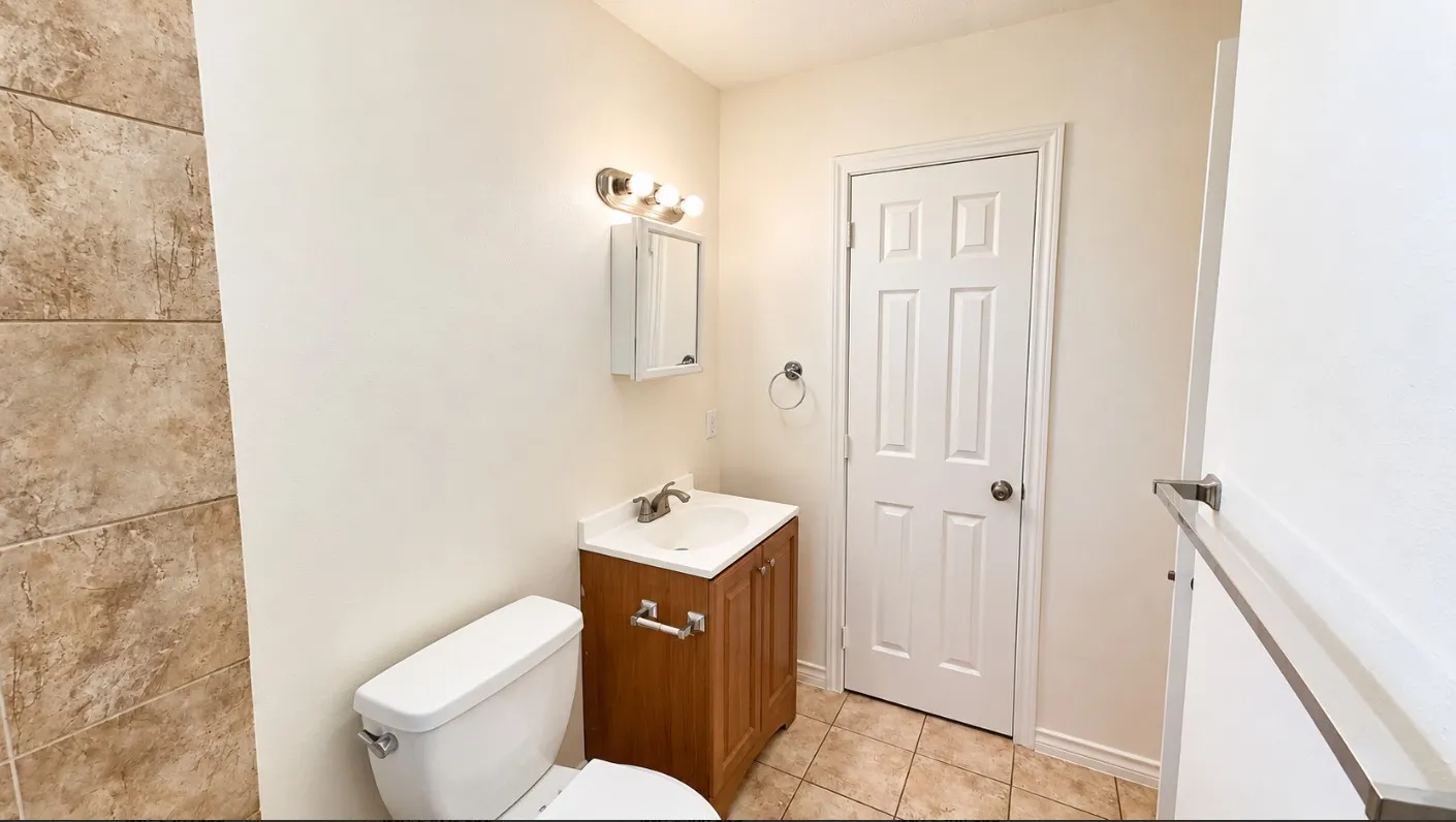 Quadruplex For Rent in Tarrant County , 211 Skyway Drive 8, Euless, Texas 76040, 1 Bedroom, 1 Bathroom, Garage spaces, 530 Sqft, built in 1963, mls#21407297, Real Estate Agent in Euless, Homes For Rent in Tarrant county, Homes For Rent in Euless, Realtor in Euless Texas, Real Estate Brokerage Independent Realty Texas, Luminita Cordes Realtor