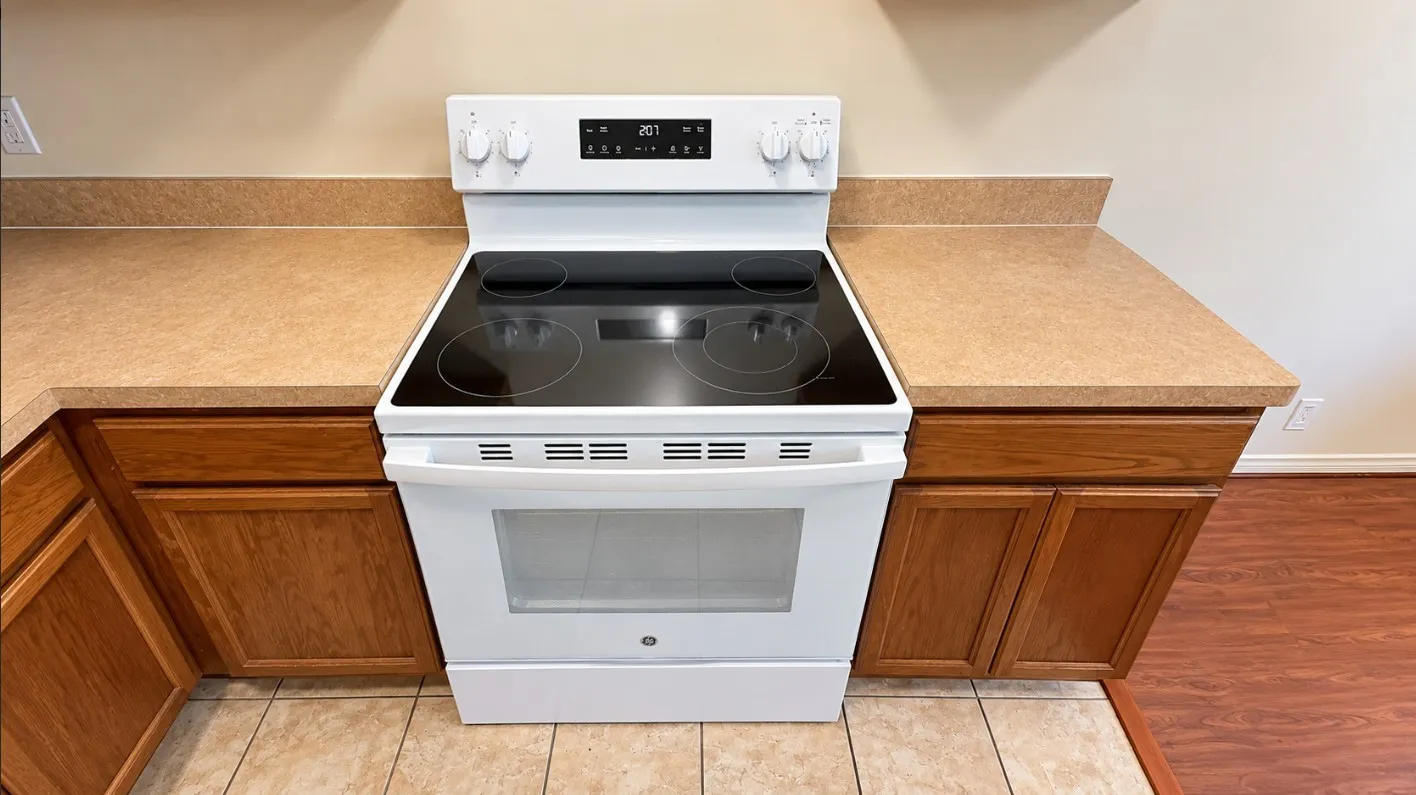 Quadruplex For Rent in Tarrant County , 211 Skyway Drive 8, Euless, Texas 76040, 1 Bedroom, 1 Bathroom, Garage spaces, 530 Sqft, built in 1963, mls#21407297, Real Estate Agent in Euless, Homes For Rent in Tarrant county, Homes For Rent in Euless, Realtor in Euless Texas, Real Estate Brokerage Independent Realty Texas, Luminita Cordes Realtor