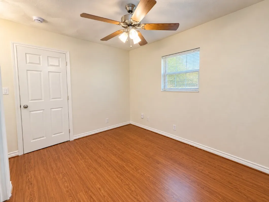 Quadruplex For Rent in Tarrant County , 211 Skyway Drive 8, Euless, Texas 76040, 1 Bedroom, 1 Bathroom, Garage spaces, 530 Sqft, built in 1963, mls#21407297, Real Estate Agent in Euless, Homes For Rent in Tarrant county, Homes For Rent in Euless, Realtor in Euless Texas, Real Estate Brokerage Independent Realty Texas, Luminita Cordes Realtor