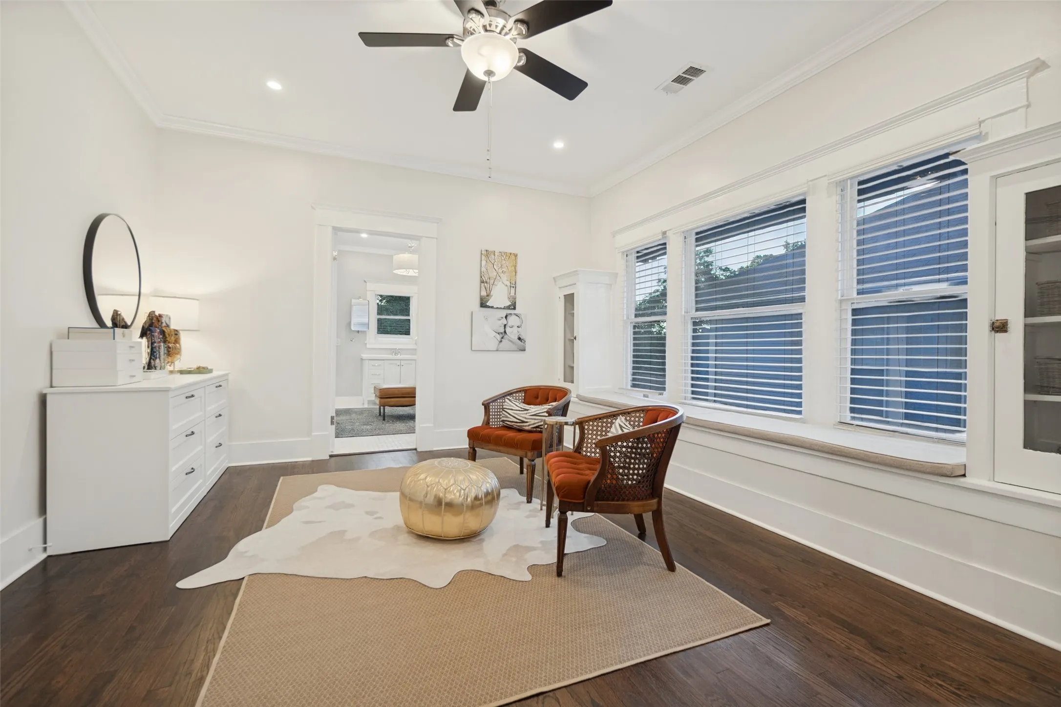 Single Family Residence For Sale in Dallas County , 121 S Montclair Avenue, Dallas, Texas 75208, 4 Bedroom, 3 Bathroom, Garage spaces, 2,727 Sqft, built in 1927, mls#21406771, Real Estate Agent in Dallas, Homes For Sale in Dallas county, Homes For Sale in Dallas, Realtor in Dallas Texas, Real Estate Brokerage Independent Realty Texas, Luminita Cordes Realtor