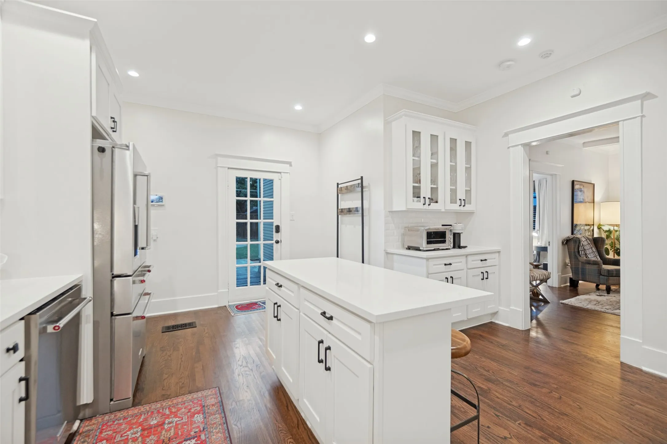 Single Family Residence For Sale in Dallas County , 121 S Montclair Avenue, Dallas, Texas 75208, 4 Bedroom, 3 Bathroom, Garage spaces, 2,727 Sqft, built in 1927, mls#21406771, Real Estate Agent in Dallas, Homes For Sale in Dallas county, Homes For Sale in Dallas, Realtor in Dallas Texas, Real Estate Brokerage Independent Realty Texas, Luminita Cordes Realtor