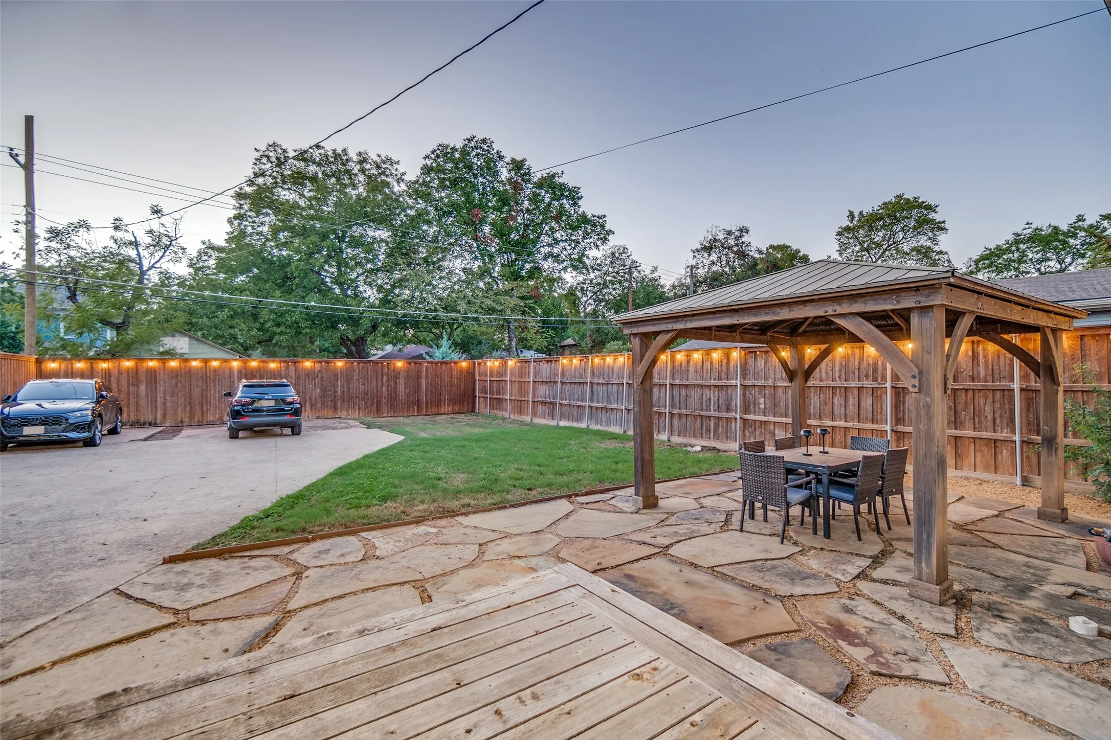 Single Family Residence For Sale in Dallas County , 121 S Montclair Avenue, Dallas, Texas 75208, 4 Bedroom, 3 Bathroom, Garage spaces, 2,727 Sqft, built in 1927, mls#21406771, Real Estate Agent in Dallas, Homes For Sale in Dallas county, Homes For Sale in Dallas, Realtor in Dallas Texas, Real Estate Brokerage Independent Realty Texas, Luminita Cordes Realtor