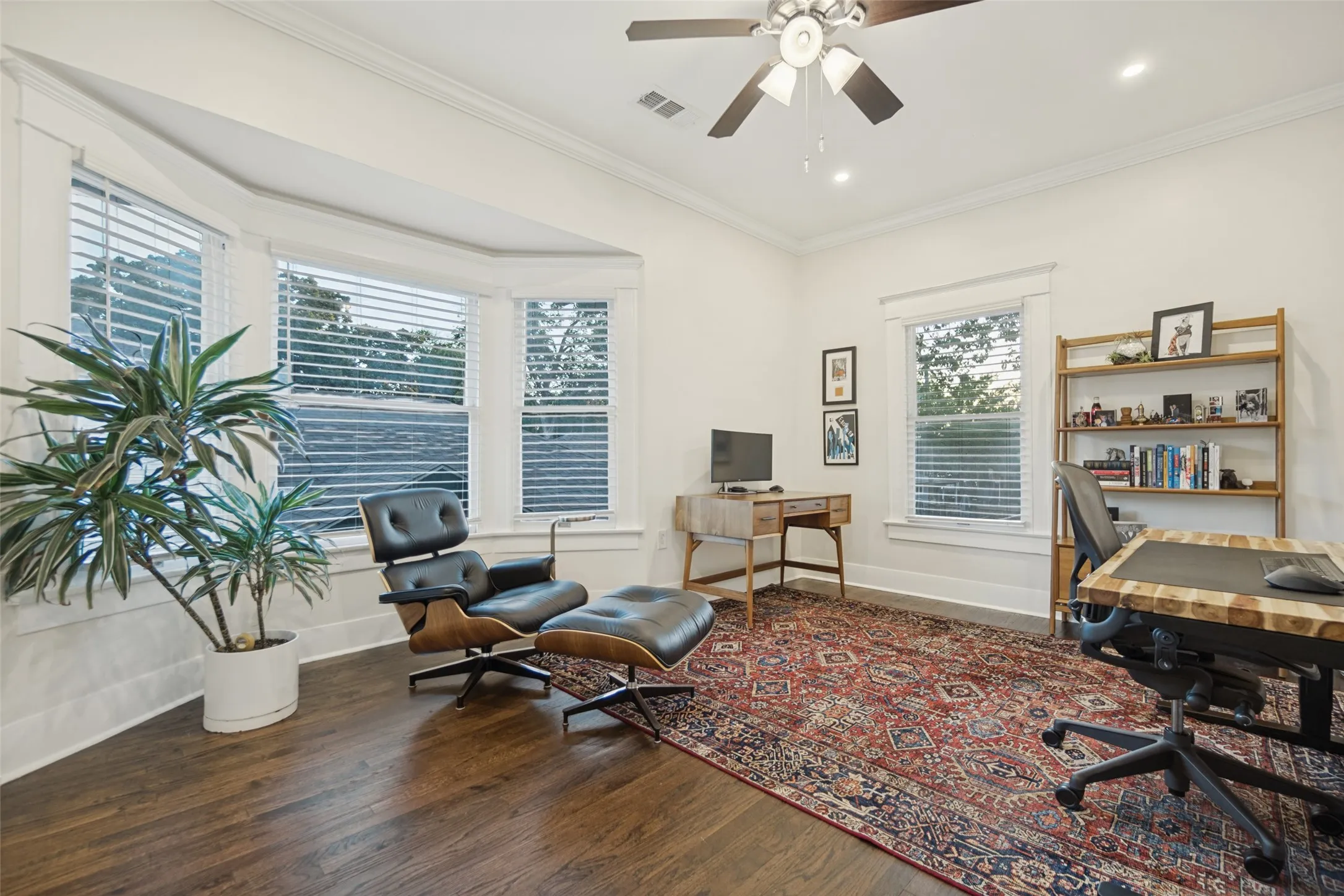 Single Family Residence For Sale in Dallas County , 121 S Montclair Avenue, Dallas, Texas 75208, 4 Bedroom, 3 Bathroom, Garage spaces, 2,727 Sqft, built in 1927, mls#21406771, Real Estate Agent in Dallas, Homes For Sale in Dallas county, Homes For Sale in Dallas, Realtor in Dallas Texas, Real Estate Brokerage Independent Realty Texas, Luminita Cordes Realtor