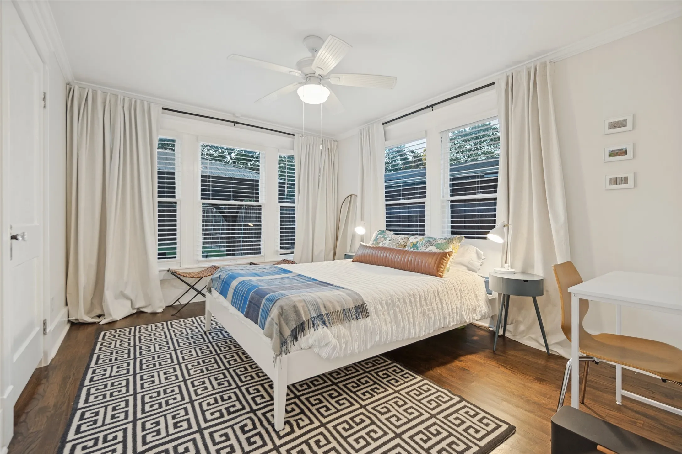 Single Family Residence For Sale in Dallas County , 121 S Montclair Avenue, Dallas, Texas 75208, 4 Bedroom, 3 Bathroom, Garage spaces, 2,727 Sqft, built in 1927, mls#21406771, Real Estate Agent in Dallas, Homes For Sale in Dallas county, Homes For Sale in Dallas, Realtor in Dallas Texas, Real Estate Brokerage Independent Realty Texas, Luminita Cordes Realtor