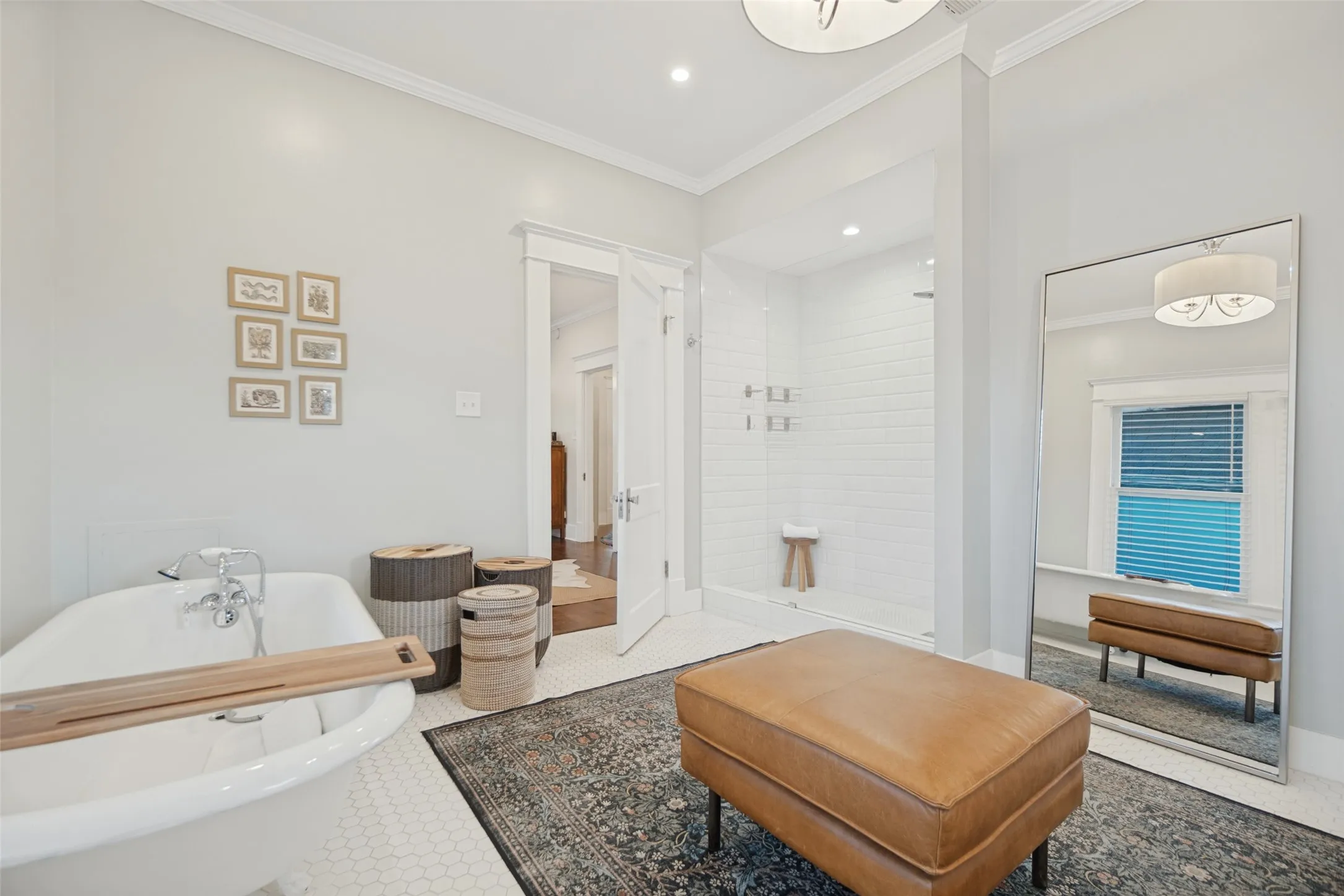 Single Family Residence For Sale in Dallas County , 121 S Montclair Avenue, Dallas, Texas 75208, 4 Bedroom, 3 Bathroom, Garage spaces, 2,727 Sqft, built in 1927, mls#21406771, Real Estate Agent in Dallas, Homes For Sale in Dallas county, Homes For Sale in Dallas, Realtor in Dallas Texas, Real Estate Brokerage Independent Realty Texas, Luminita Cordes Realtor