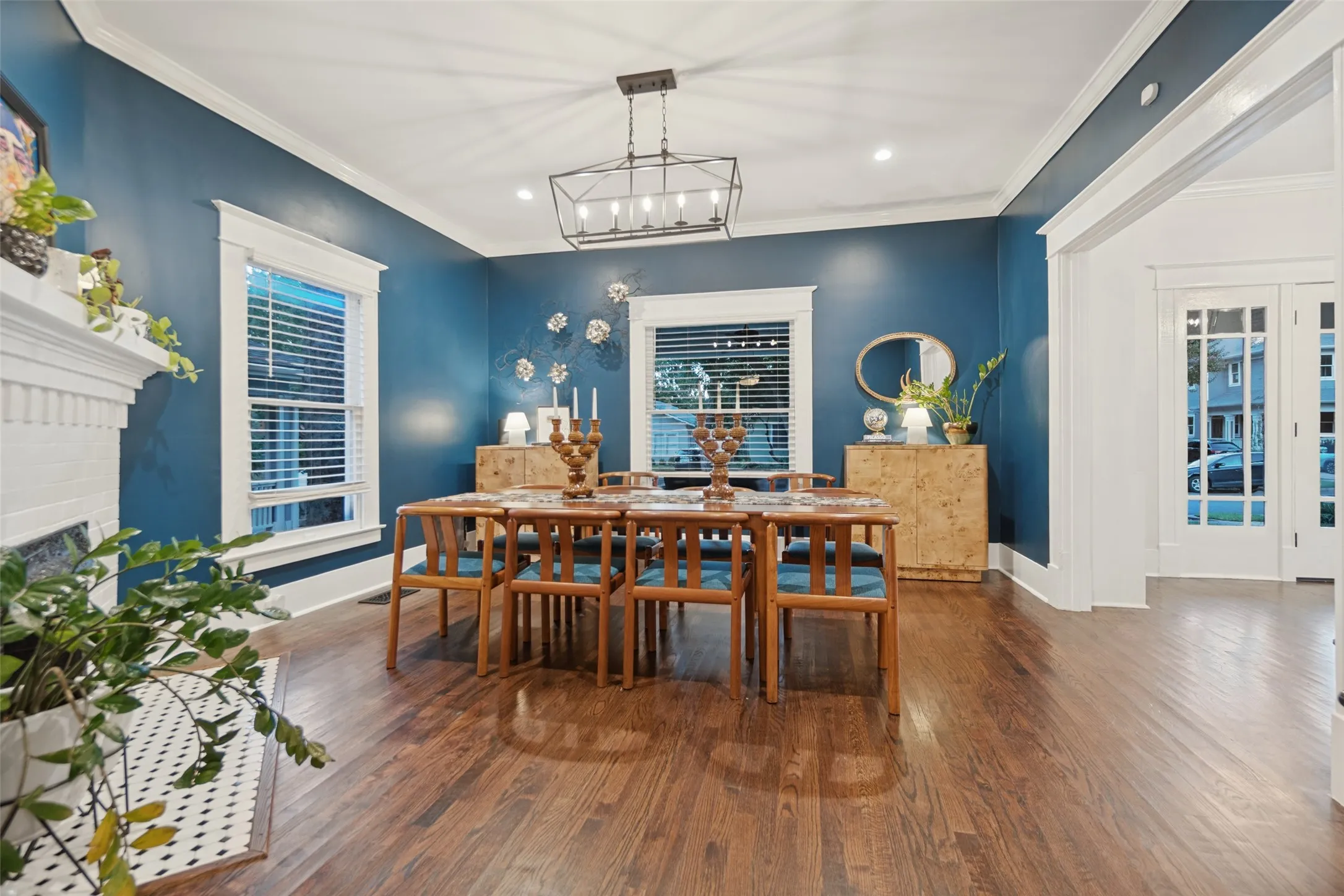 Single Family Residence For Sale in Dallas County , 121 S Montclair Avenue, Dallas, Texas 75208, 4 Bedroom, 3 Bathroom, Garage spaces, 2,727 Sqft, built in 1927, mls#21406771, Real Estate Agent in Dallas, Homes For Sale in Dallas county, Homes For Sale in Dallas, Realtor in Dallas Texas, Real Estate Brokerage Independent Realty Texas, Luminita Cordes Realtor