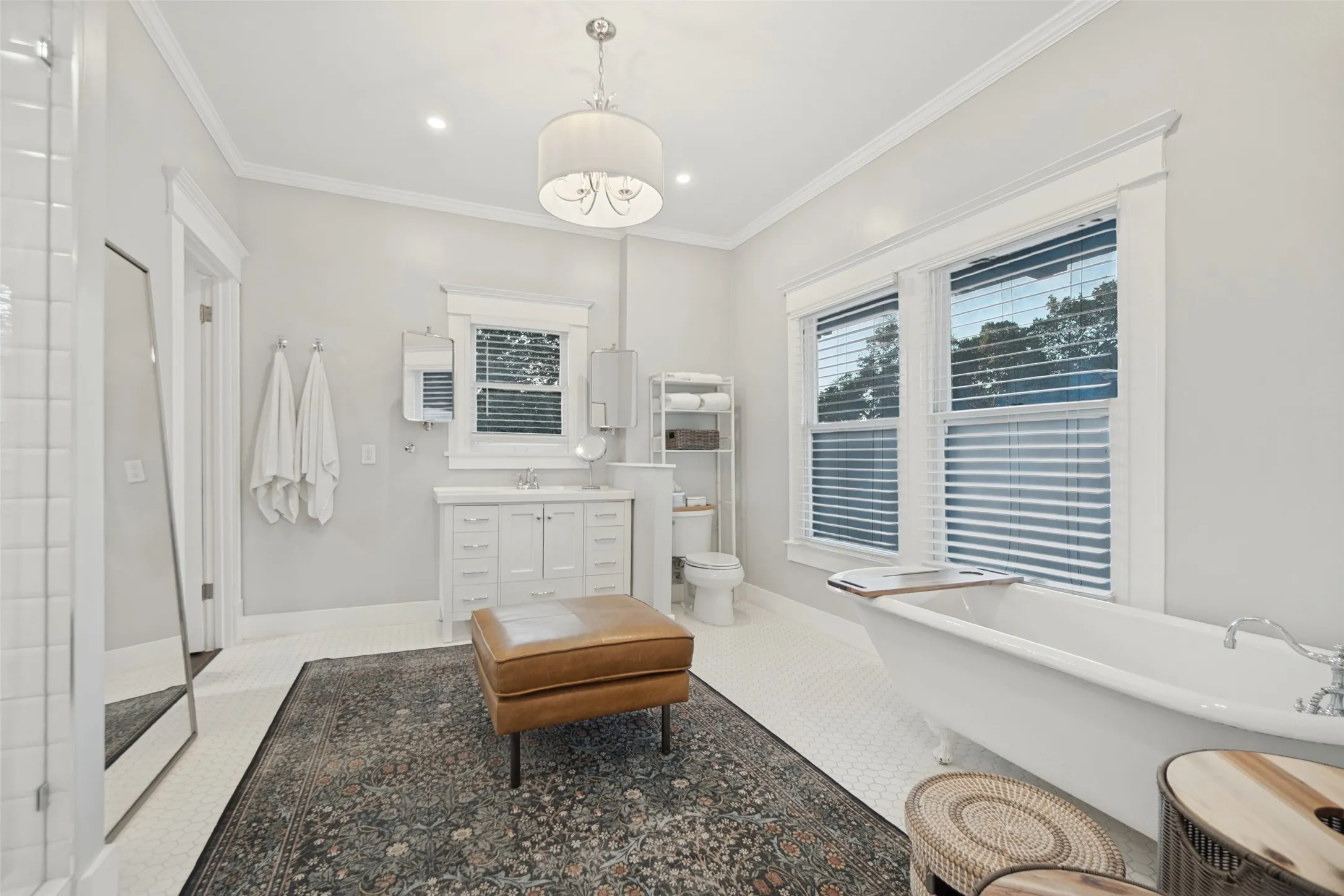 Single Family Residence For Sale in Dallas County , 121 S Montclair Avenue, Dallas, Texas 75208, 4 Bedroom, 3 Bathroom, Garage spaces, 2,727 Sqft, built in 1927, mls#21406771, Real Estate Agent in Dallas, Homes For Sale in Dallas county, Homes For Sale in Dallas, Realtor in Dallas Texas, Real Estate Brokerage Independent Realty Texas, Luminita Cordes Realtor