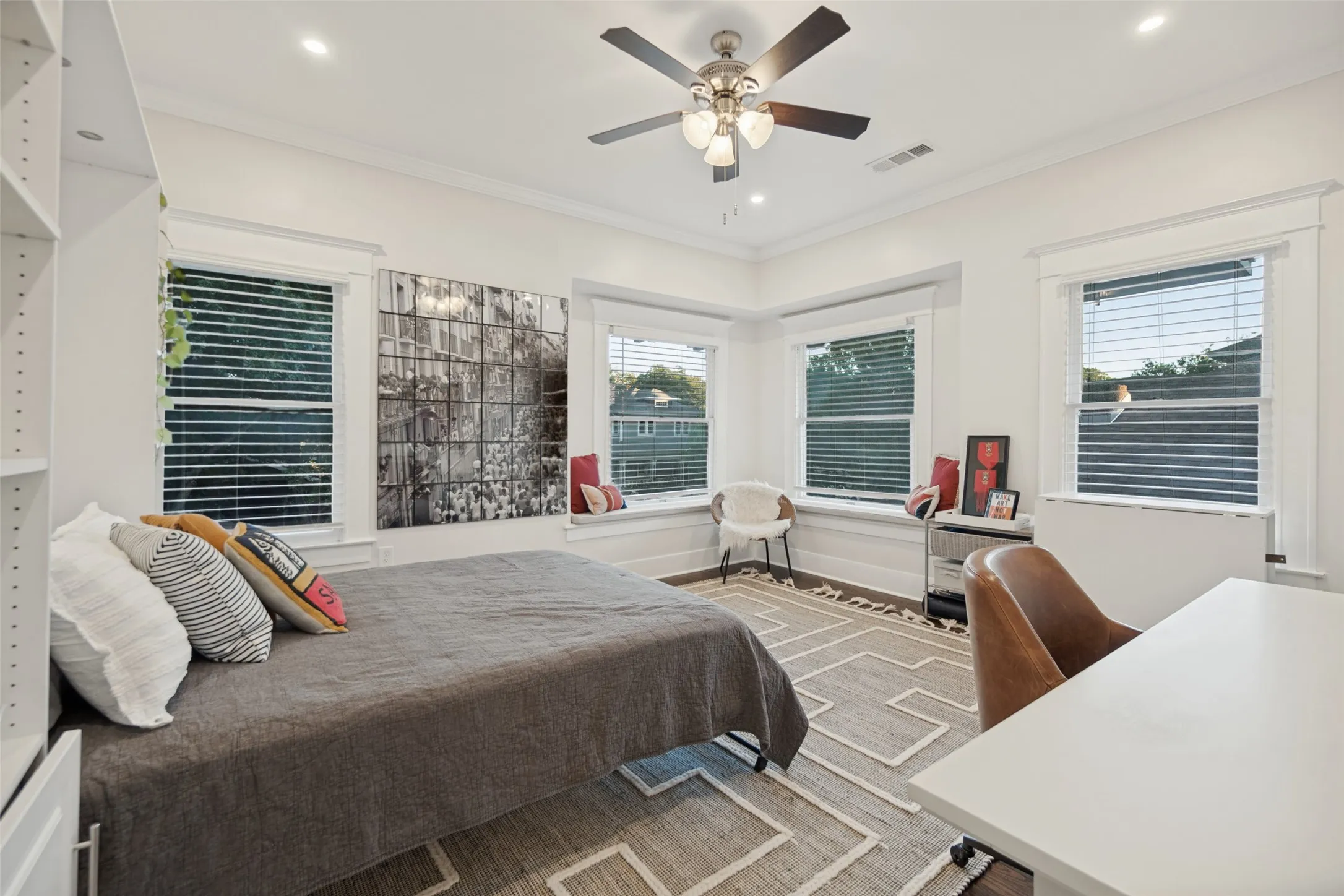Single Family Residence For Sale in Dallas County , 121 S Montclair Avenue, Dallas, Texas 75208, 4 Bedroom, 3 Bathroom, Garage spaces, 2,727 Sqft, built in 1927, mls#21406771, Real Estate Agent in Dallas, Homes For Sale in Dallas county, Homes For Sale in Dallas, Realtor in Dallas Texas, Real Estate Brokerage Independent Realty Texas, Luminita Cordes Realtor