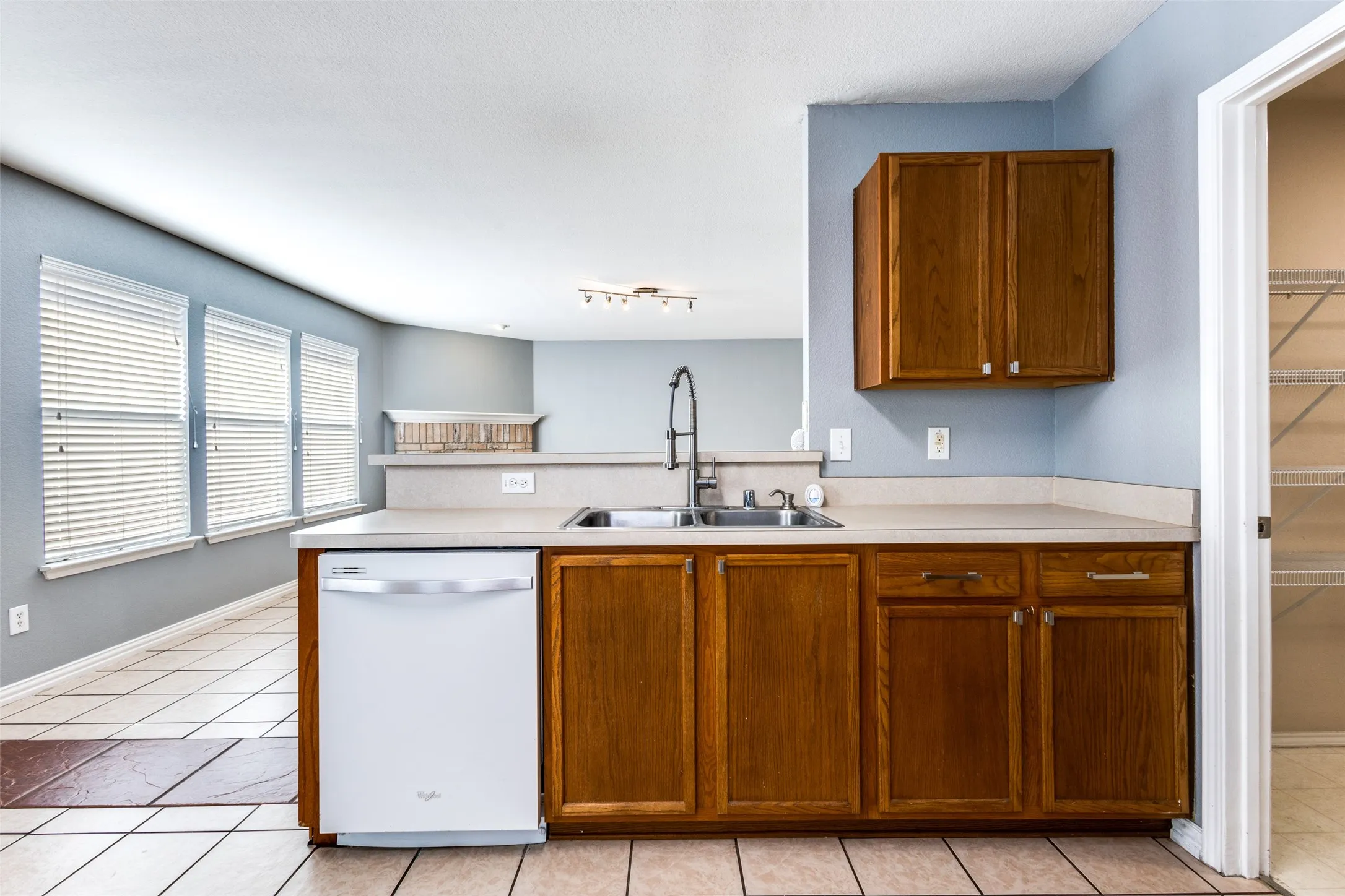 Single Family Residence For Rent in Collin County , 1409 Ash Street, Anna, Texas 75409, 3 Bedroom, 2 Bathroom, 2 Garage spaces, 1,620 Sqft, built in 2004, mls#21407137, Real Estate Agent in Anna, Homes For Rent in Collin county, Homes For Rent in Anna, Realtor in Anna Texas, Real Estate Brokerage Independent Realty Texas, Luminita Cordes Realtor
