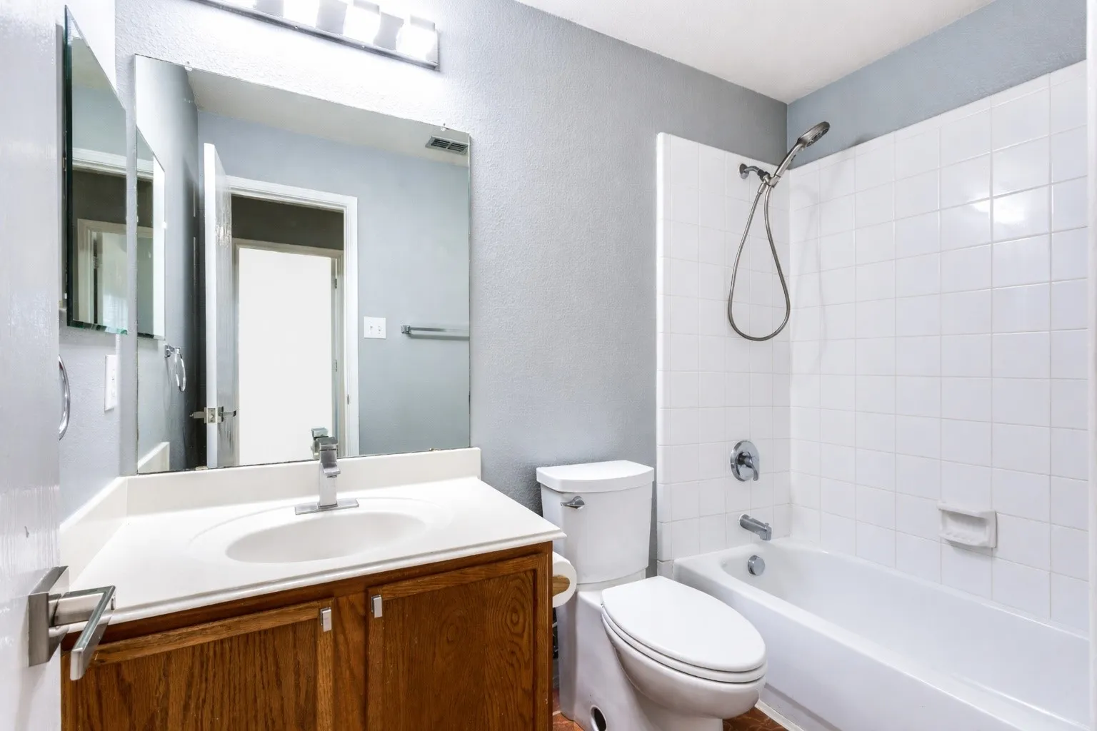 Single Family Residence For Rent in Collin County , 1409 Ash Street, Anna, Texas 75409, 3 Bedroom, 2 Bathroom, 2 Garage spaces, 1,620 Sqft, built in 2004, mls#21407137, Real Estate Agent in Anna, Homes For Rent in Collin county, Homes For Rent in Anna, Realtor in Anna Texas, Real Estate Brokerage Independent Realty Texas, Luminita Cordes Realtor