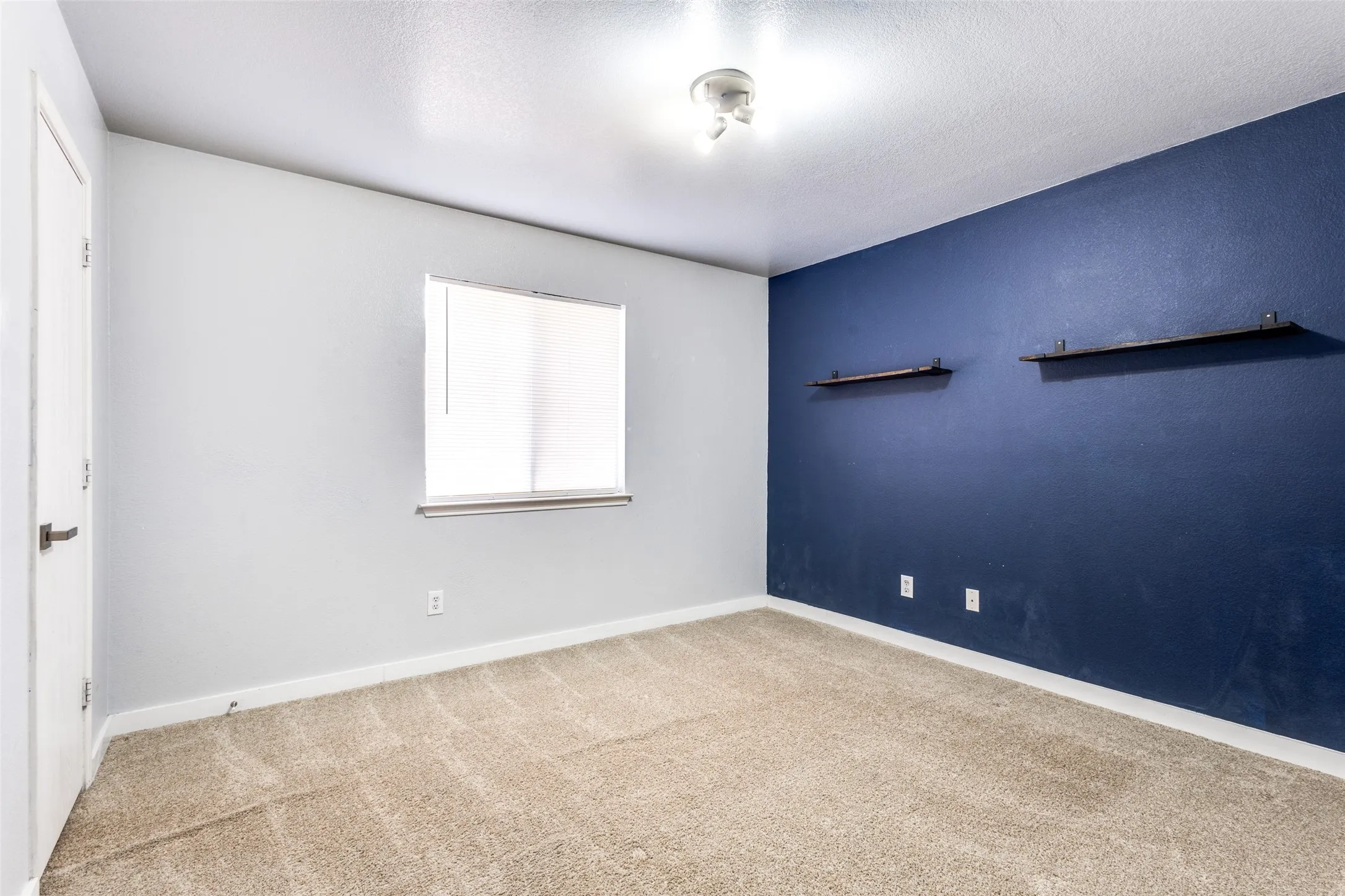 Single Family Residence For Rent in Collin County , 1409 Ash Street, Anna, Texas 75409, 3 Bedroom, 2 Bathroom, 2 Garage spaces, 1,620 Sqft, built in 2004, mls#21407137, Real Estate Agent in Anna, Homes For Rent in Collin county, Homes For Rent in Anna, Realtor in Anna Texas, Real Estate Brokerage Independent Realty Texas, Luminita Cordes Realtor