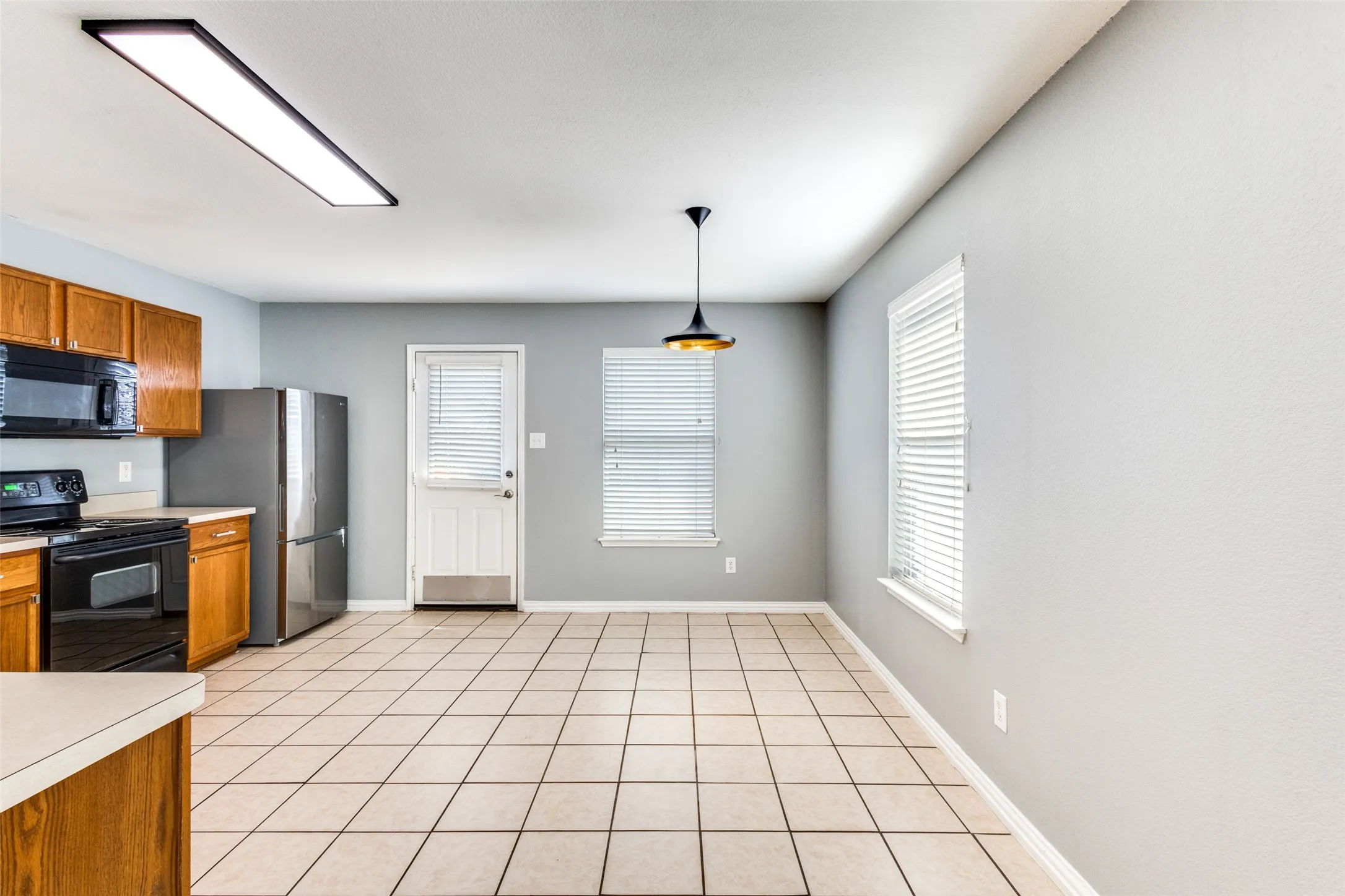 Single Family Residence For Rent in Collin County , 1409 Ash Street, Anna, Texas 75409, 3 Bedroom, 2 Bathroom, 2 Garage spaces, 1,620 Sqft, built in 2004, mls#21407137, Real Estate Agent in Anna, Homes For Rent in Collin county, Homes For Rent in Anna, Realtor in Anna Texas, Real Estate Brokerage Independent Realty Texas, Luminita Cordes Realtor