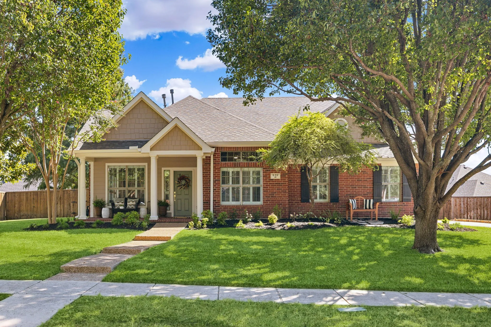 Single Family Residence For Sale in Collin County , 630 Candlewood Trail, Murphy, Texas 75094, 4 Bedroom, 3 Bathroom, 2 Garage spaces, 2,804 Sqft, built in 2002, mls#21406270, Real Estate Agent in Murphy, Homes For Sale in Collin county, Homes For Sale in Murphy, Realtor in Murphy Texas, Real Estate Brokerage Independent Realty Texas, Luminita Cordes Realtor
