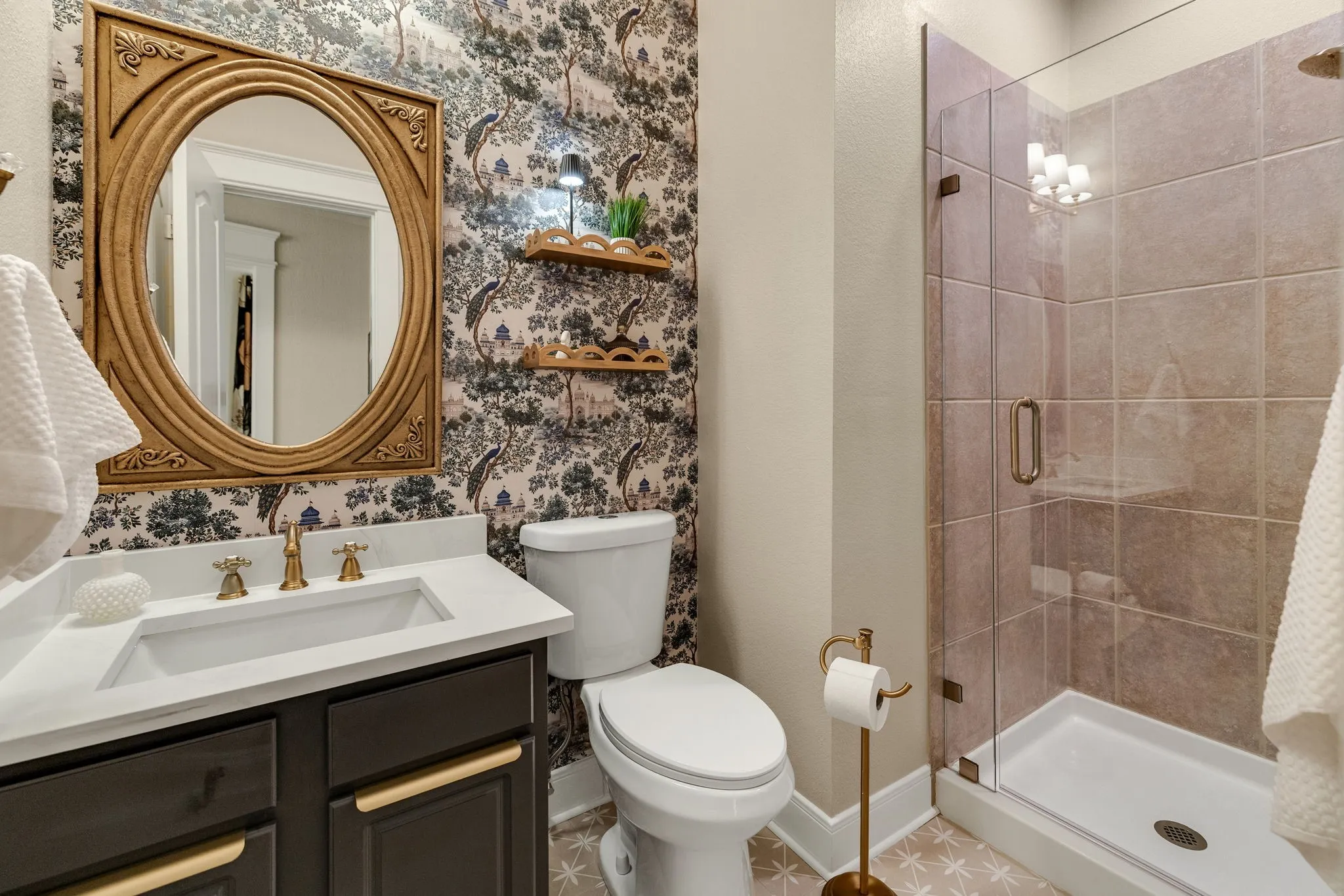 Single vanity with gold-tone fixtures and white countertop