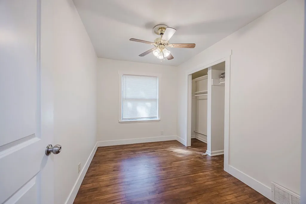 Single Family Residence For Rent in Tarrant County , 4712 Laverda Drive, Haltom City, Texas 76117, 3 Bedroom, 1 Bathroom, Garage spaces, 1,179 Sqft, built in 1955, mls#21407406, Real Estate Agent in Haltom City, Homes For Rent in Tarrant county, Homes For Rent in Haltom City, Realtor in Haltom City Texas, Real Estate Brokerage Independent Realty Texas, Luminita Cordes Realtor