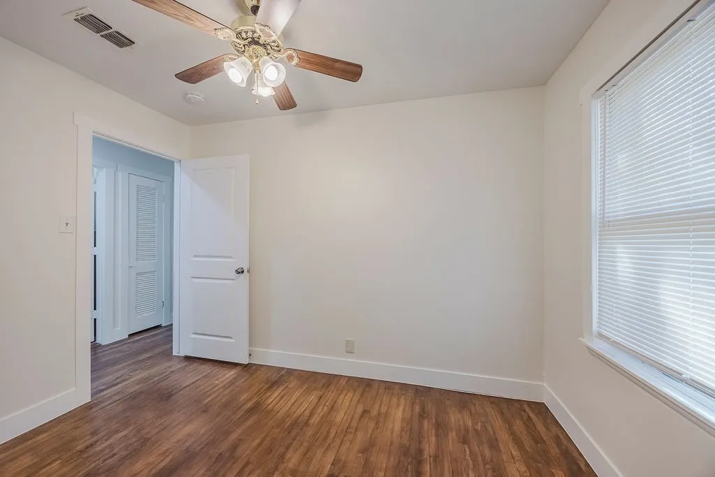 Single Family Residence For Rent in Tarrant County , 4712 Laverda Drive, Haltom City, Texas 76117, 3 Bedroom, 1 Bathroom, Garage spaces, 1,179 Sqft, built in 1955, mls#21407406, Real Estate Agent in Haltom City, Homes For Rent in Tarrant county, Homes For Rent in Haltom City, Realtor in Haltom City Texas, Real Estate Brokerage Independent Realty Texas, Luminita Cordes Realtor