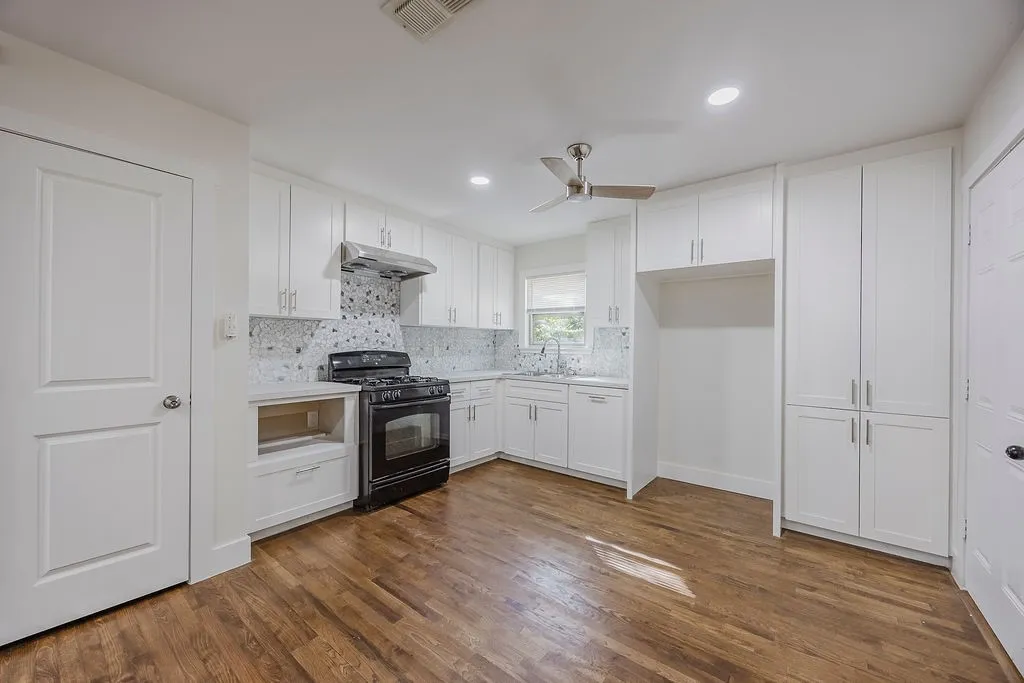 Single Family Residence For Rent in Tarrant County , 4712 Laverda Drive, Haltom City, Texas 76117, 3 Bedroom, 1 Bathroom, Garage spaces, 1,179 Sqft, built in 1955, mls#21407406, Real Estate Agent in Haltom City, Homes For Rent in Tarrant county, Homes For Rent in Haltom City, Realtor in Haltom City Texas, Real Estate Brokerage Independent Realty Texas, Luminita Cordes Realtor