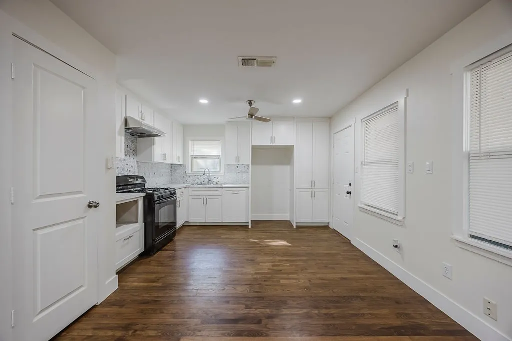 Single Family Residence For Rent in Tarrant County , 4712 Laverda Drive, Haltom City, Texas 76117, 3 Bedroom, 1 Bathroom, Garage spaces, 1,179 Sqft, built in 1955, mls#21407406, Real Estate Agent in Haltom City, Homes For Rent in Tarrant county, Homes For Rent in Haltom City, Realtor in Haltom City Texas, Real Estate Brokerage Independent Realty Texas, Luminita Cordes Realtor