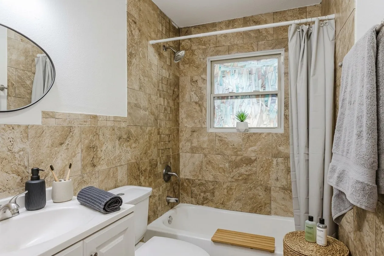 Single Family Residence For Rent in Tarrant County , 4712 Laverda Drive, Haltom City, Texas 76117, 3 Bedroom, 1 Bathroom, Garage spaces, 1,179 Sqft, built in 1955, mls#21407406, Real Estate Agent in Haltom City, Homes For Rent in Tarrant county, Homes For Rent in Haltom City, Realtor in Haltom City Texas, Real Estate Brokerage Independent Realty Texas, Luminita Cordes Realtor