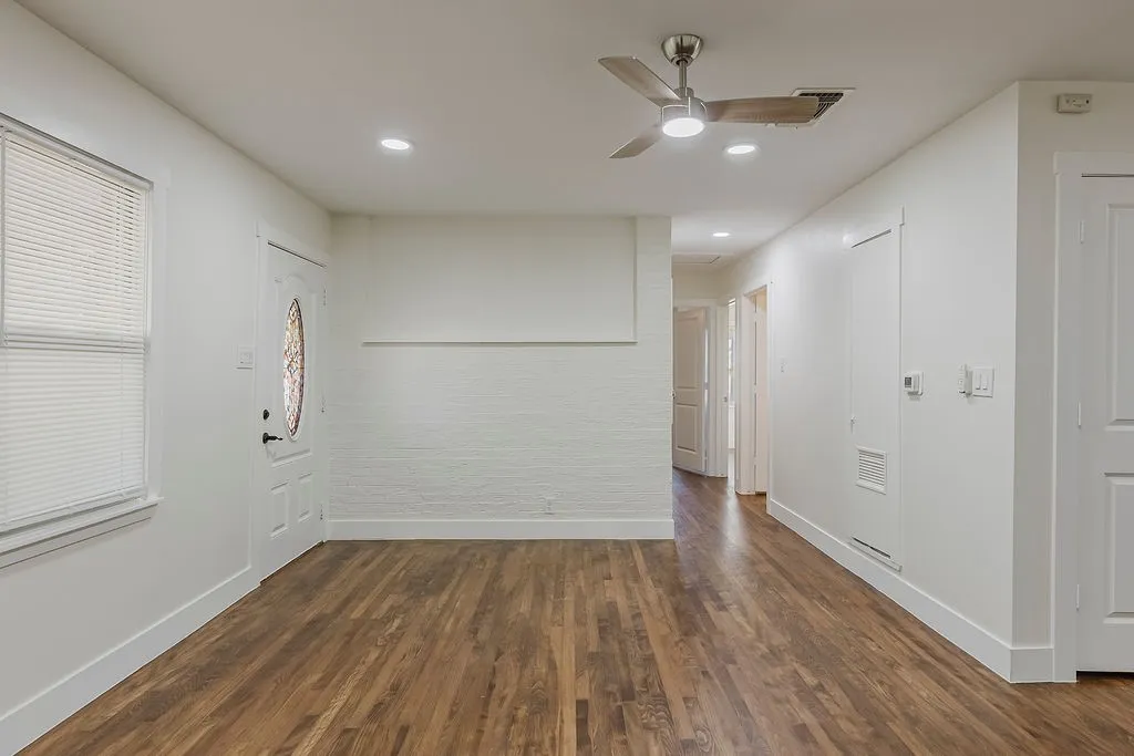 Single Family Residence For Rent in Tarrant County , 4712 Laverda Drive, Haltom City, Texas 76117, 3 Bedroom, 1 Bathroom, Garage spaces, 1,179 Sqft, built in 1955, mls#21407406, Real Estate Agent in Haltom City, Homes For Rent in Tarrant county, Homes For Rent in Haltom City, Realtor in Haltom City Texas, Real Estate Brokerage Independent Realty Texas, Luminita Cordes Realtor