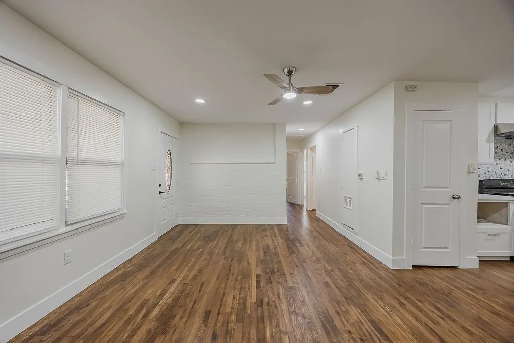 Single Family Residence For Rent in Tarrant County , 4712 Laverda Drive, Haltom City, Texas 76117, 3 Bedroom, 1 Bathroom, Garage spaces, 1,179 Sqft, built in 1955, mls#21407406, Real Estate Agent in Haltom City, Homes For Rent in Tarrant county, Homes For Rent in Haltom City, Realtor in Haltom City Texas, Real Estate Brokerage Independent Realty Texas, Luminita Cordes Realtor