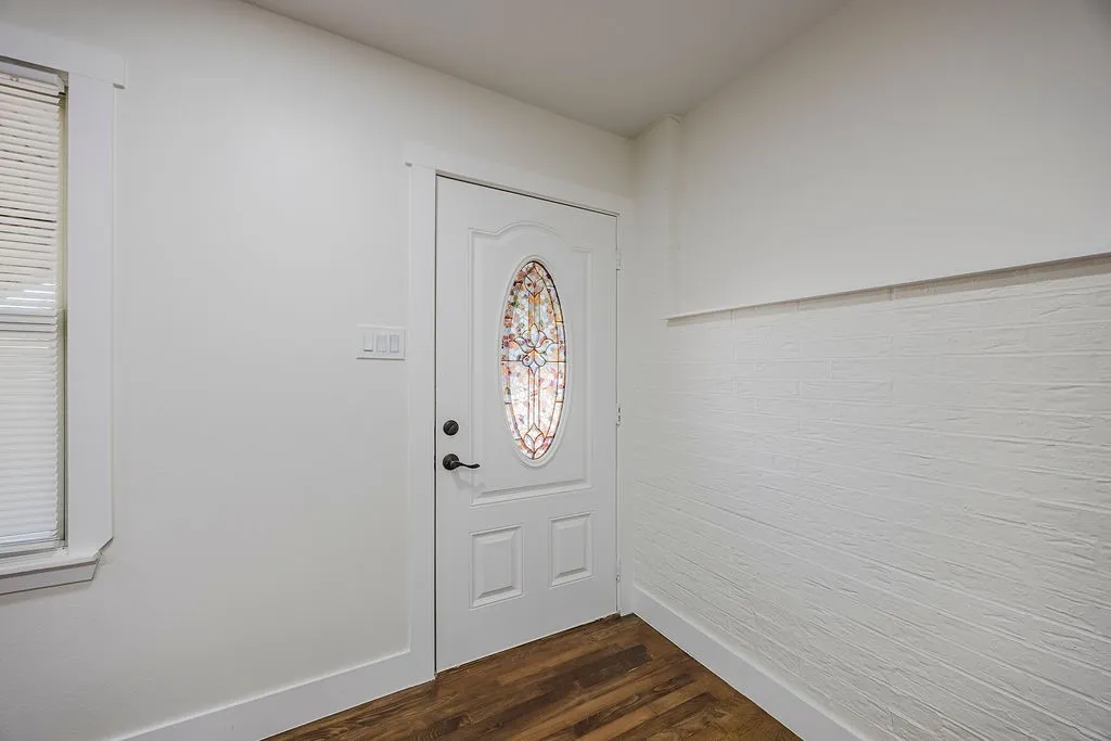 Single Family Residence For Rent in Tarrant County , 4712 Laverda Drive, Haltom City, Texas 76117, 3 Bedroom, 1 Bathroom, Garage spaces, 1,179 Sqft, built in 1955, mls#21407406, Real Estate Agent in Haltom City, Homes For Rent in Tarrant county, Homes For Rent in Haltom City, Realtor in Haltom City Texas, Real Estate Brokerage Independent Realty Texas, Luminita Cordes Realtor