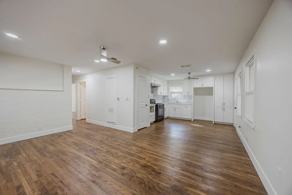 Single Family Residence For Rent in Tarrant County , 4712 Laverda Drive, Haltom City, Texas 76117, 3 Bedroom, 1 Bathroom, Garage spaces, 1,179 Sqft, built in 1955, mls#21407406, Real Estate Agent in Haltom City, Homes For Rent in Tarrant county, Homes For Rent in Haltom City, Realtor in Haltom City Texas, Real Estate Brokerage Independent Realty Texas, Luminita Cordes Realtor