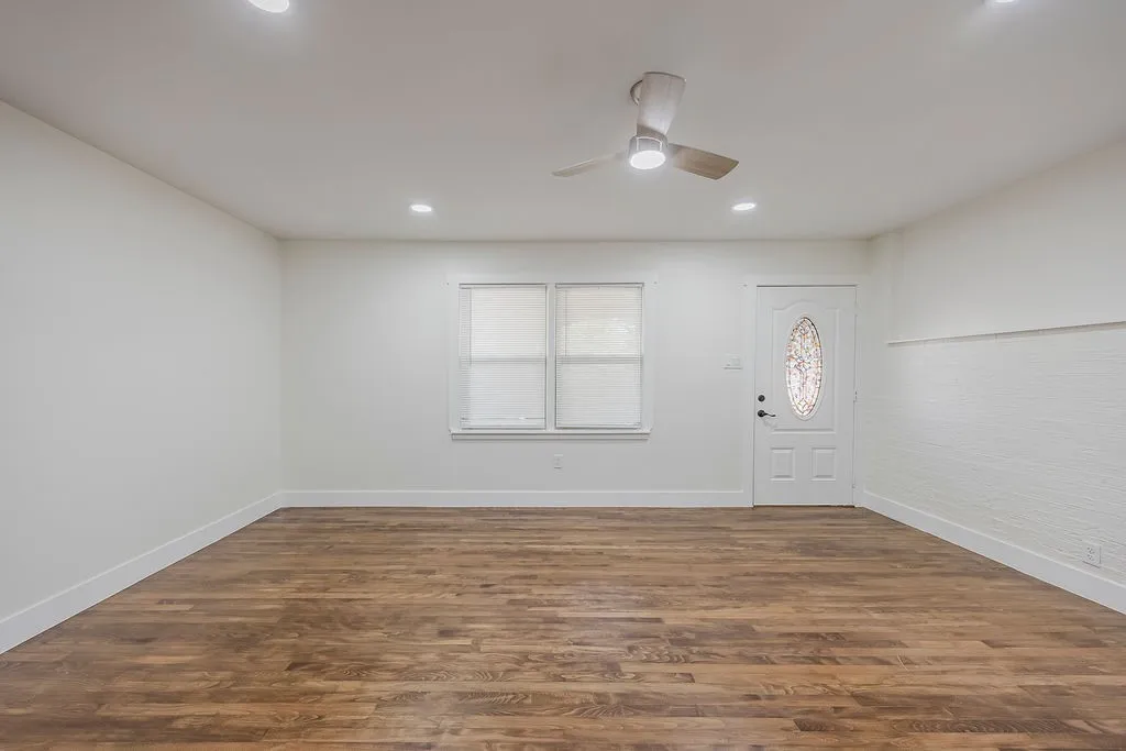 Single Family Residence For Rent in Tarrant County , 4712 Laverda Drive, Haltom City, Texas 76117, 3 Bedroom, 1 Bathroom, Garage spaces, 1,179 Sqft, built in 1955, mls#21407406, Real Estate Agent in Haltom City, Homes For Rent in Tarrant county, Homes For Rent in Haltom City, Realtor in Haltom City Texas, Real Estate Brokerage Independent Realty Texas, Luminita Cordes Realtor