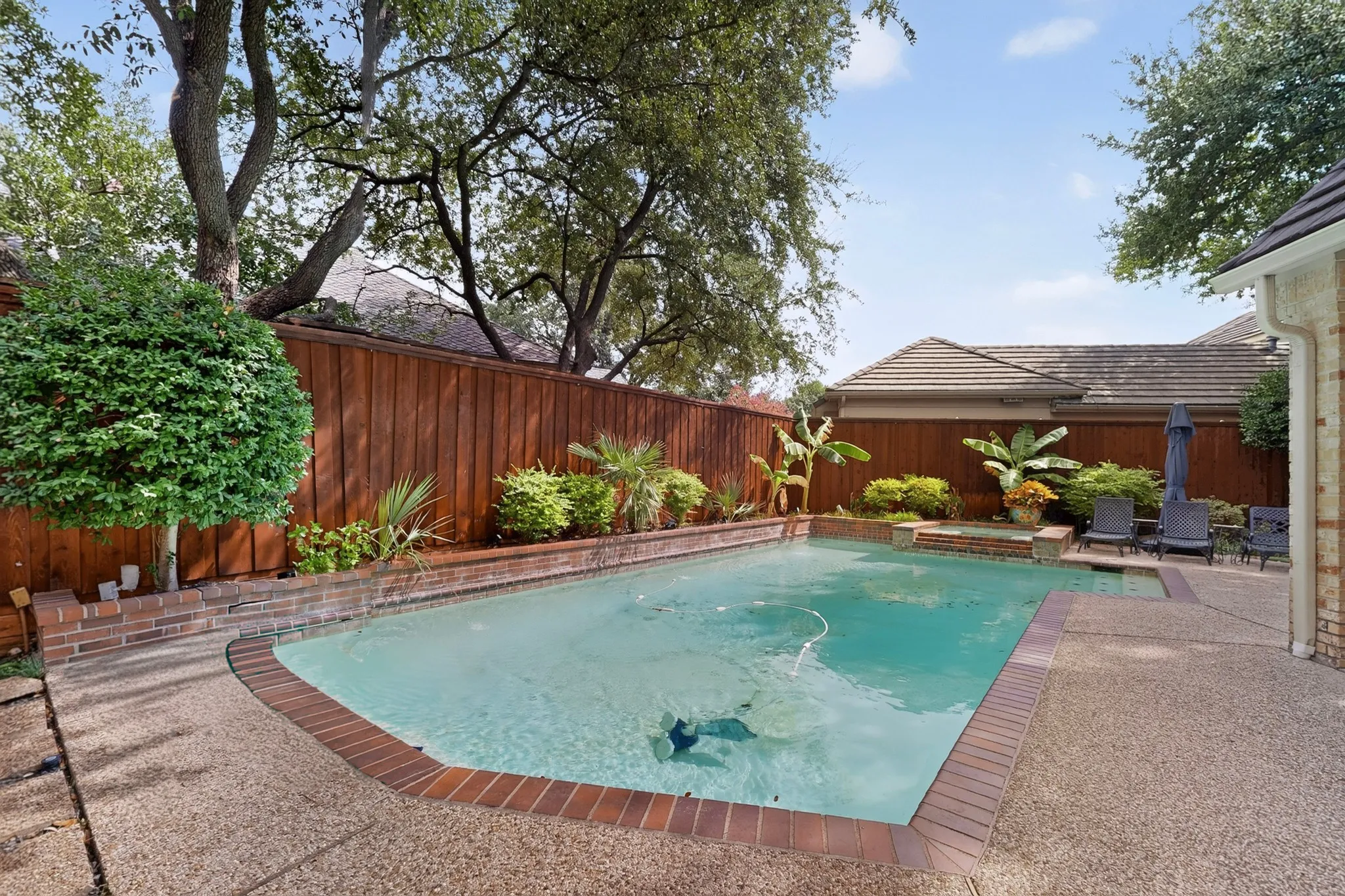 Swimming pool with brick coping and integrated spa