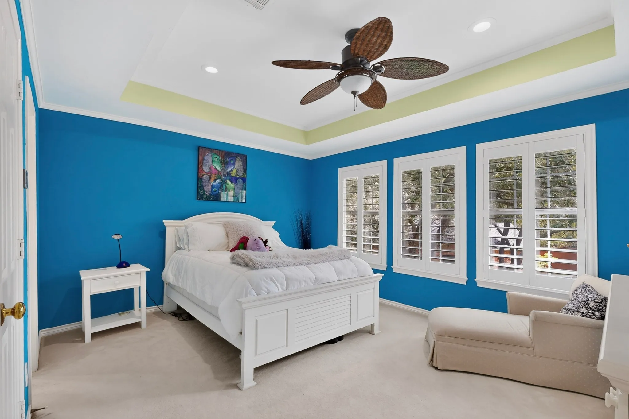 Three windows with plantation shutters, recessed lighting, ceiling fan, crown molding, and tray​​‌​​​​‌​​‌‌​‌‌​​​‌‌​‌​‌​‌​​​‌​​ ceiling