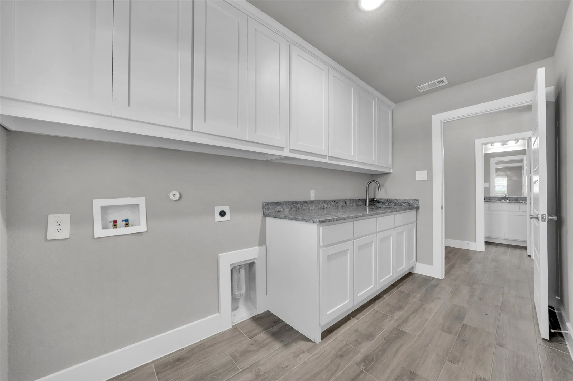 Single Family Residence For Sale in Collin County , 1326 Azure Pearl Trail, Wylie, Texas 75098, 4 Bedroom, 4 Bathroom, 2 Garage spaces, 3,616 Sqft, built in 2022, mls#21407408, Real Estate Agent in Wylie, Homes For Sale in Collin county, Homes For Sale in Wylie, Realtor in Wylie Texas, Real Estate Brokerage Independent Realty Texas, Luminita Cordes Realtor