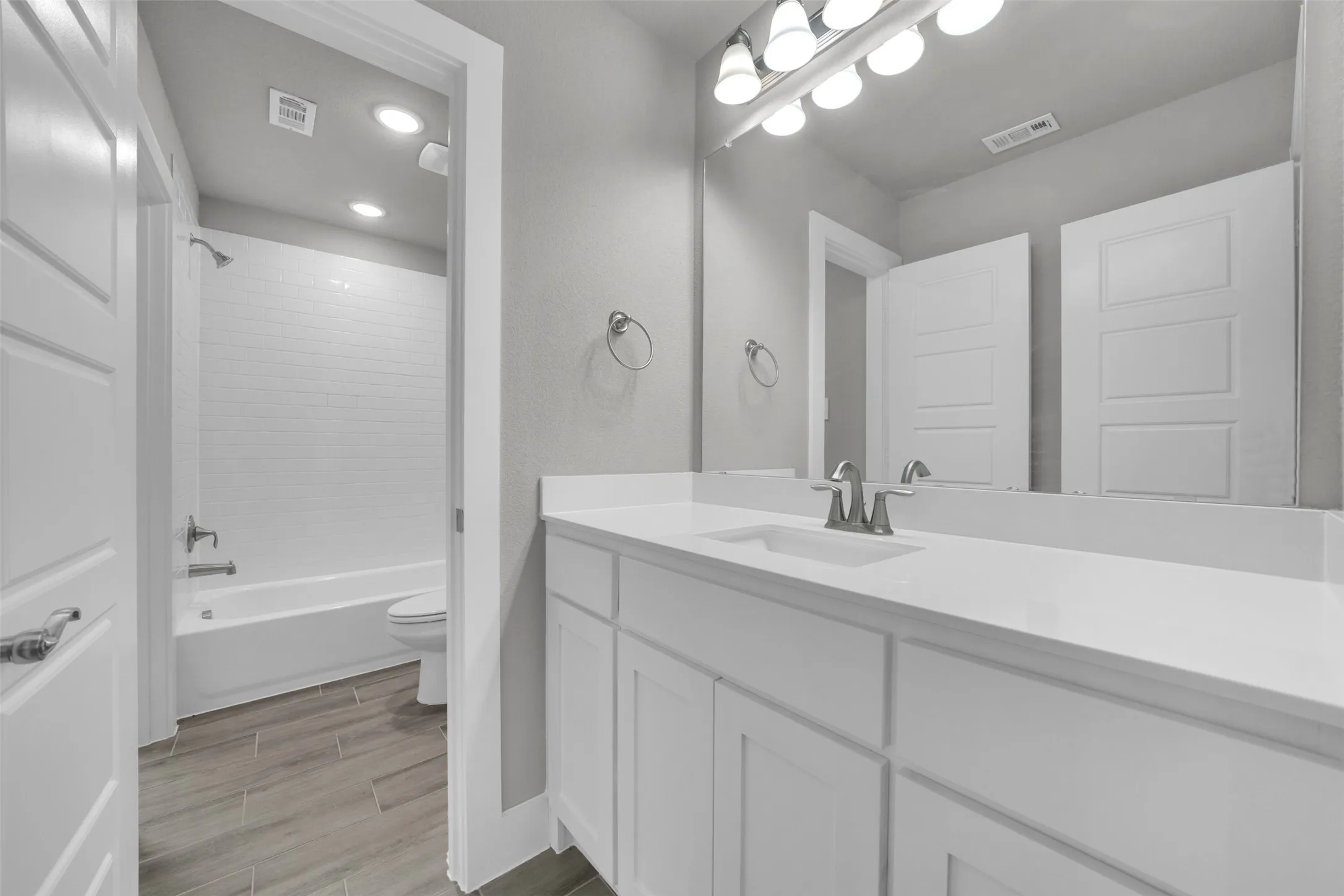 Single Family Residence For Sale in Collin County , 1326 Azure Pearl Trail, Wylie, Texas 75098, 4 Bedroom, 4 Bathroom, 2 Garage spaces, 3,616 Sqft, built in 2022, mls#21407408, Real Estate Agent in Wylie, Homes For Sale in Collin county, Homes For Sale in Wylie, Realtor in Wylie Texas, Real Estate Brokerage Independent Realty Texas, Luminita Cordes Realtor