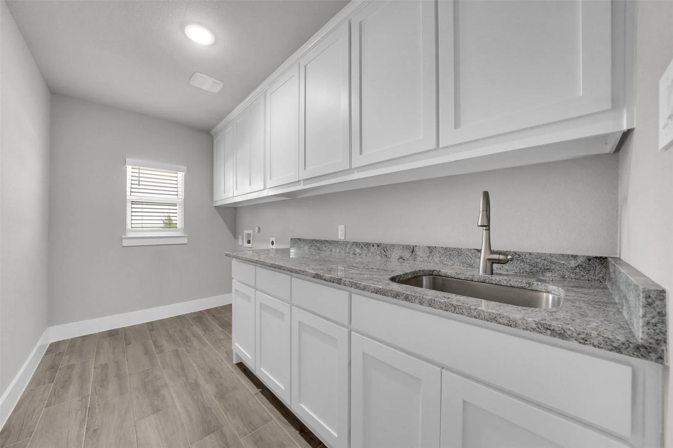 Single Family Residence For Sale in Collin County , 1326 Azure Pearl Trail, Wylie, Texas 75098, 4 Bedroom, 4 Bathroom, 2 Garage spaces, 3,616 Sqft, built in 2022, mls#21407408, Real Estate Agent in Wylie, Homes For Sale in Collin county, Homes For Sale in Wylie, Realtor in Wylie Texas, Real Estate Brokerage Independent Realty Texas, Luminita Cordes Realtor