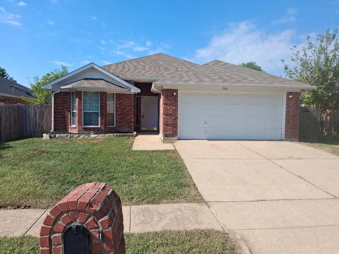 Single Family Residence For Rent in Tarrant County , 7310 Fossil Lake Drive, Arlington, Texas 76002, 3 Bedroom, 2 Bathroom, 2 Garage spaces, 1,465 Sqft, built in 2003, mls#21406081, Real Estate Agent in Arlington, Homes For Rent in Tarrant county, Homes For Rent in Arlington, Realtor in Arlington Texas, Real Estate Brokerage Independent Realty Texas, Luminita Cordes Realtor