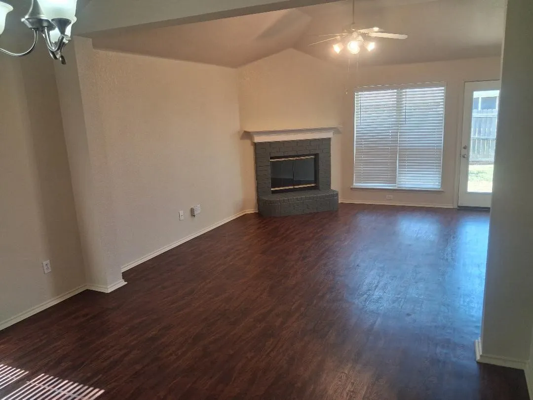 Single Family Residence For Rent in Tarrant County , 7310 Fossil Lake Drive, Arlington, Texas 76002, 3 Bedroom, 2 Bathroom, 2 Garage spaces, 1,465 Sqft, built in 2003, mls#21406081, Real Estate Agent in Arlington, Homes For Rent in Tarrant county, Homes For Rent in Arlington, Realtor in Arlington Texas, Real Estate Brokerage Independent Realty Texas, Luminita Cordes Realtor