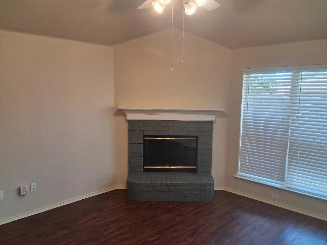 Single Family Residence For Rent in Tarrant County , 7310 Fossil Lake Drive, Arlington, Texas 76002, 3 Bedroom, 2 Bathroom, 2 Garage spaces, 1,465 Sqft, built in 2003, mls#21406081, Real Estate Agent in Arlington, Homes For Rent in Tarrant county, Homes For Rent in Arlington, Realtor in Arlington Texas, Real Estate Brokerage Independent Realty Texas, Luminita Cordes Realtor