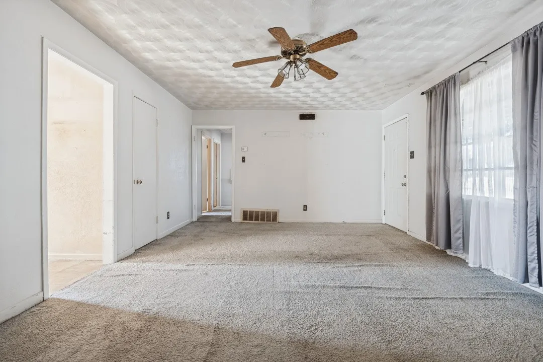 Single Family Residence For Sale in Dallas County , 7642 Woodspan Drive, Dallas, Texas 75232, 3 Bedroom, 1 Bathroom, Garage spaces, 1,041 Sqft, built in 1958, mls#21407364, Real Estate Agent in Dallas, Homes For Sale in Dallas county, Homes For Sale in Dallas, Realtor in Dallas Texas, Real Estate Brokerage Independent Realty Texas, Luminita Cordes Realtor