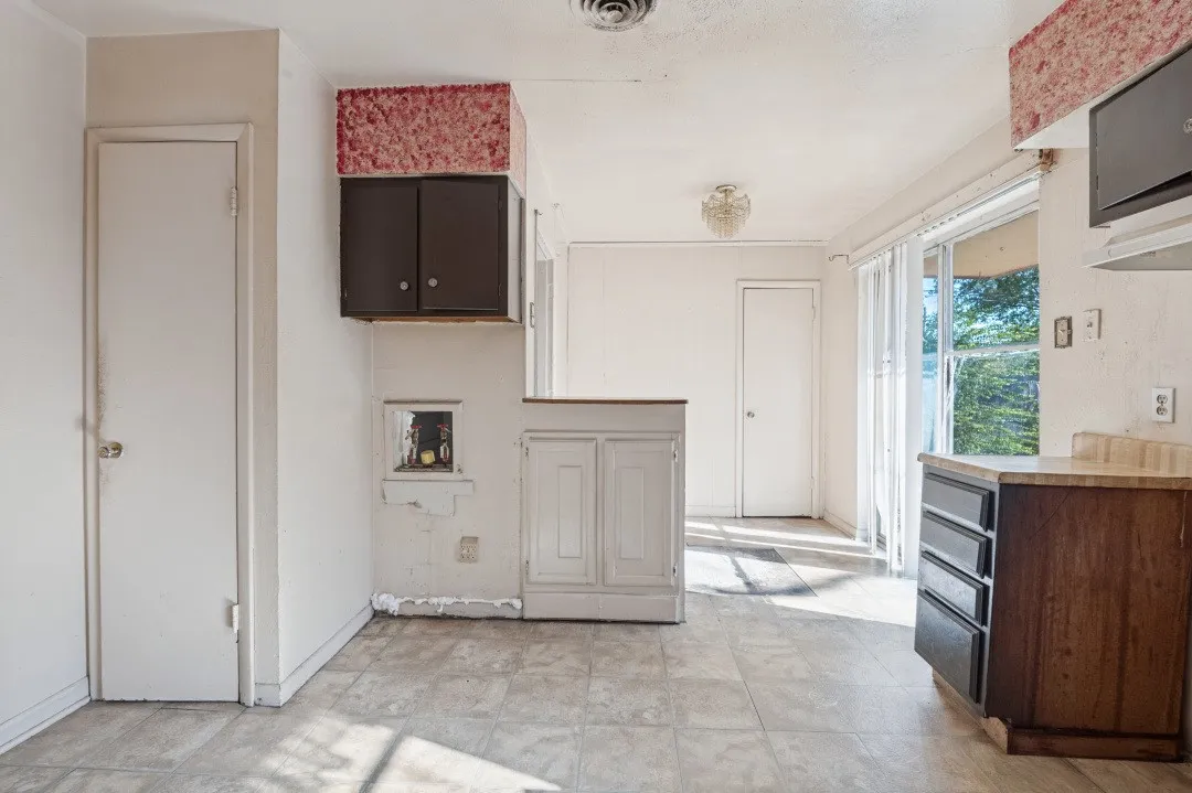 Single Family Residence For Sale in Dallas County , 7642 Woodspan Drive, Dallas, Texas 75232, 3 Bedroom, 1 Bathroom, Garage spaces, 1,041 Sqft, built in 1958, mls#21407364, Real Estate Agent in Dallas, Homes For Sale in Dallas county, Homes For Sale in Dallas, Realtor in Dallas Texas, Real Estate Brokerage Independent Realty Texas, Luminita Cordes Realtor