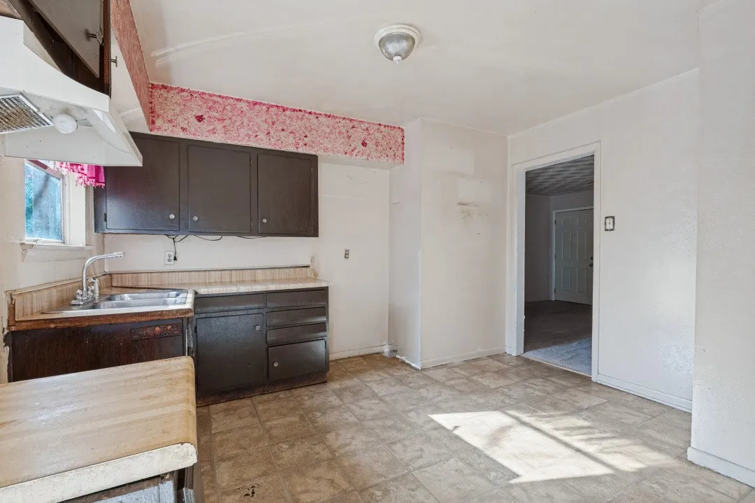Single Family Residence For Sale in Dallas County , 7642 Woodspan Drive, Dallas, Texas 75232, 3 Bedroom, 1 Bathroom, Garage spaces, 1,041 Sqft, built in 1958, mls#21407364, Real Estate Agent in Dallas, Homes For Sale in Dallas county, Homes For Sale in Dallas, Realtor in Dallas Texas, Real Estate Brokerage Independent Realty Texas, Luminita Cordes Realtor