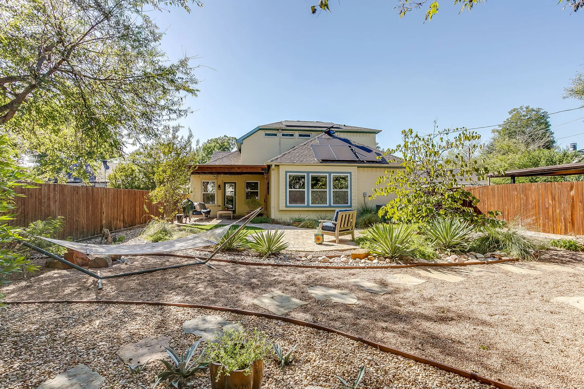 Single Family Residence For Sale in Tarrant County , 2417 Ryan Avenue, Fort Worth, Texas 76110, 3 Bedroom, 3 Bathroom, 2 Garage spaces, 2,362 Sqft, built in 2015, mls#21402893, Real Estate Agent in Fort Worth, Homes For Sale in Tarrant county, Homes For Sale in Fort Worth, Realtor in Fort Worth Texas, Real Estate Brokerage Independent Realty Texas, Luminita Cordes Realtor