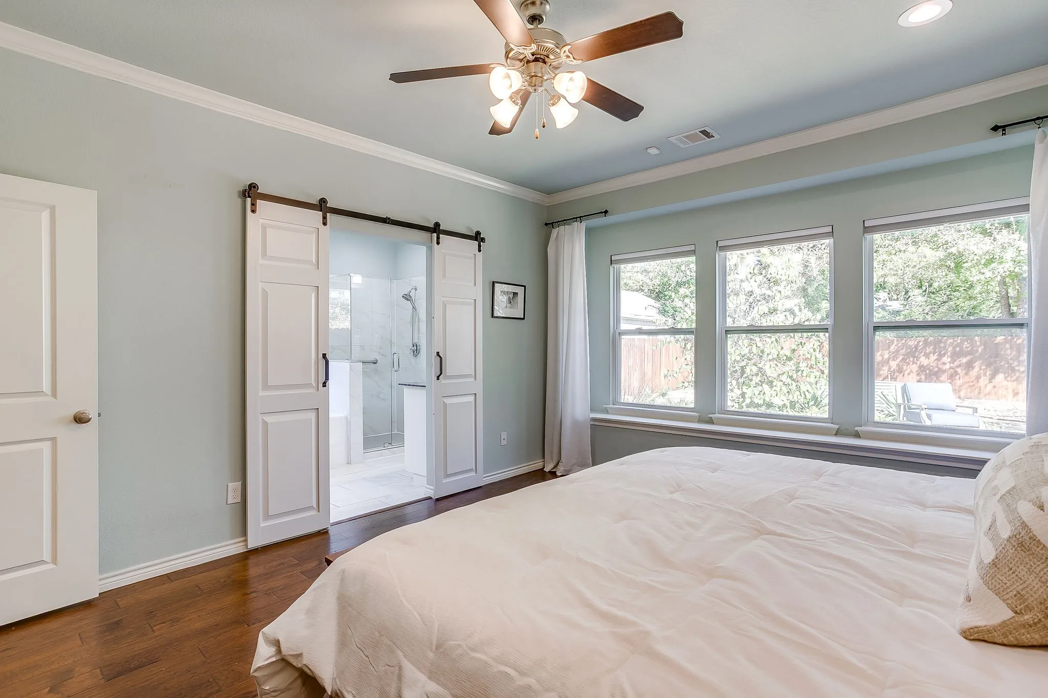 Single Family Residence For Sale in Tarrant County , 2417 Ryan Avenue, Fort Worth, Texas 76110, 3 Bedroom, 3 Bathroom, 2 Garage spaces, 2,362 Sqft, built in 2015, mls#21402893, Real Estate Agent in Fort Worth, Homes For Sale in Tarrant county, Homes For Sale in Fort Worth, Realtor in Fort Worth Texas, Real Estate Brokerage Independent Realty Texas, Luminita Cordes Realtor